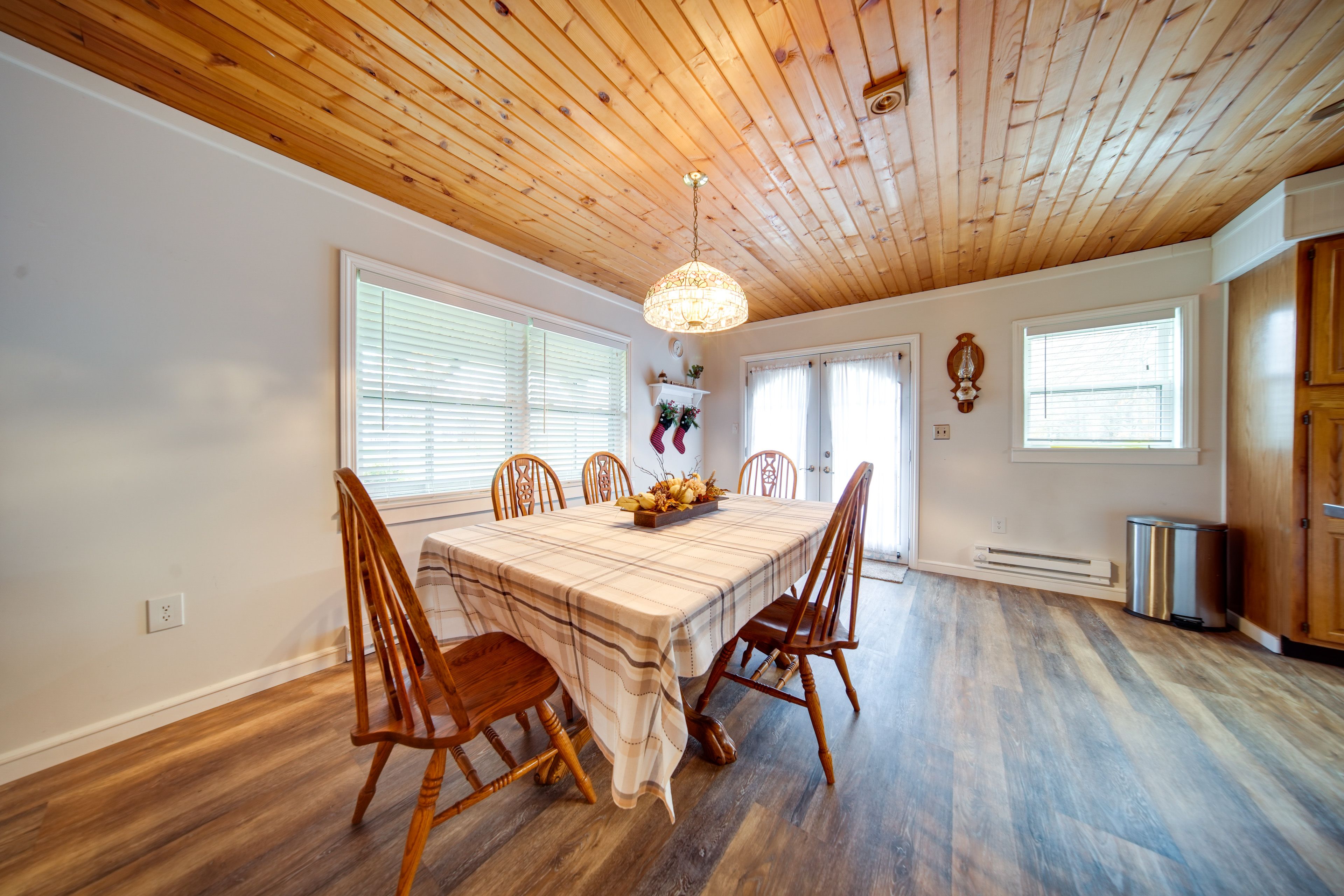 Dining Area | Free WiFi | Central A/C & Heat