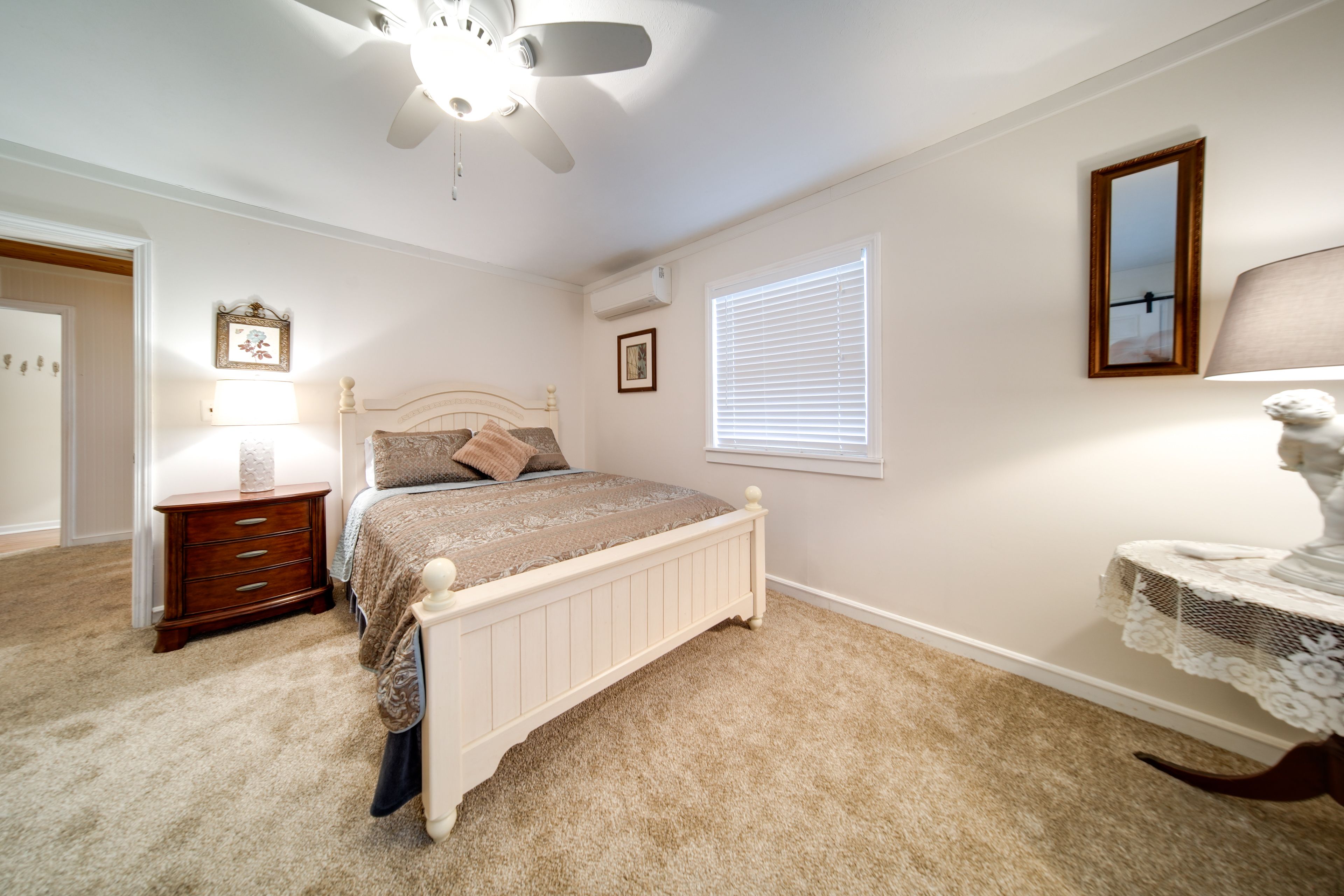 Bedroom 2 | Queen Bed