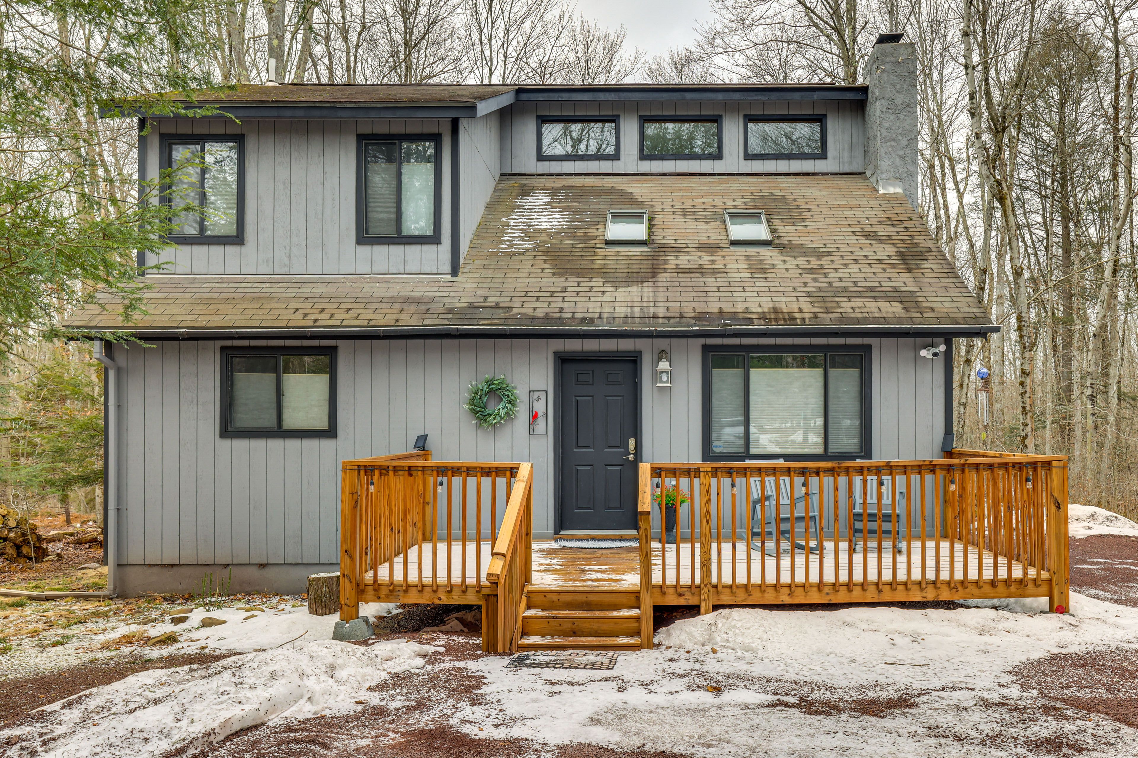 Pocono Pines Vacation Rental | 3BR | 2BA | 1,272 Sq Ft | 3 Steps to Enter