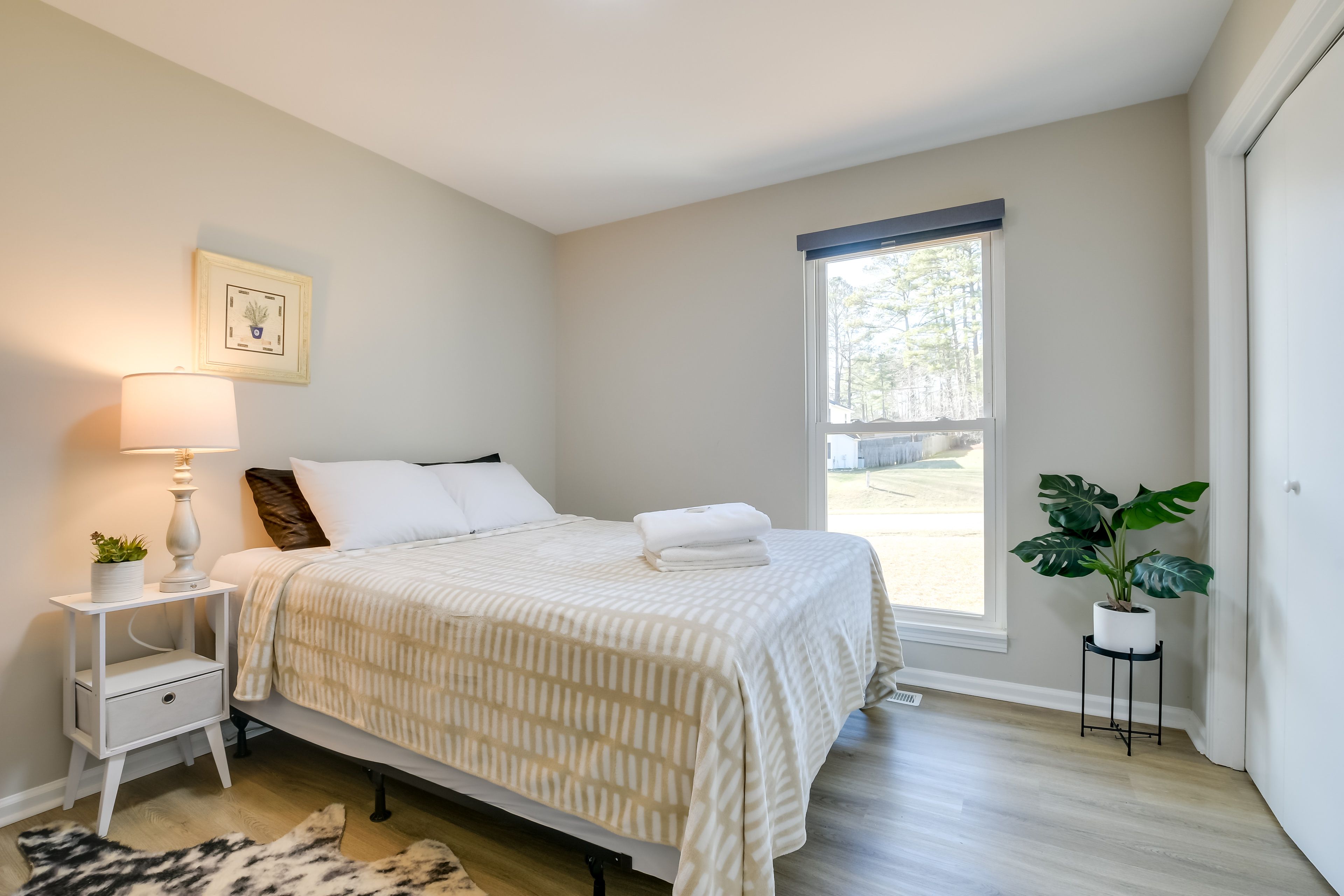 Bedroom 3 | Queen Bed | Smart TV