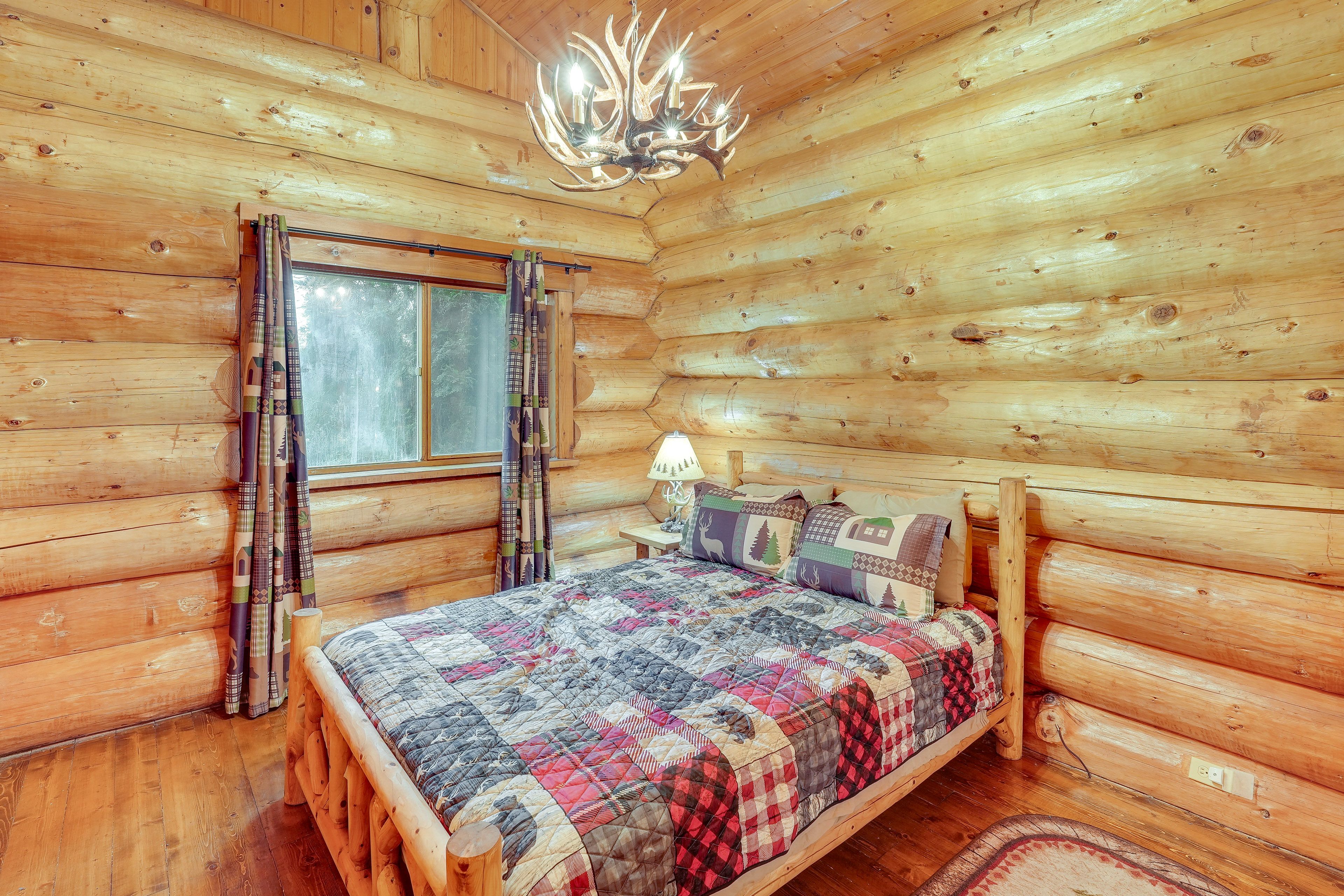 Bedroom 2 | Queen Bed