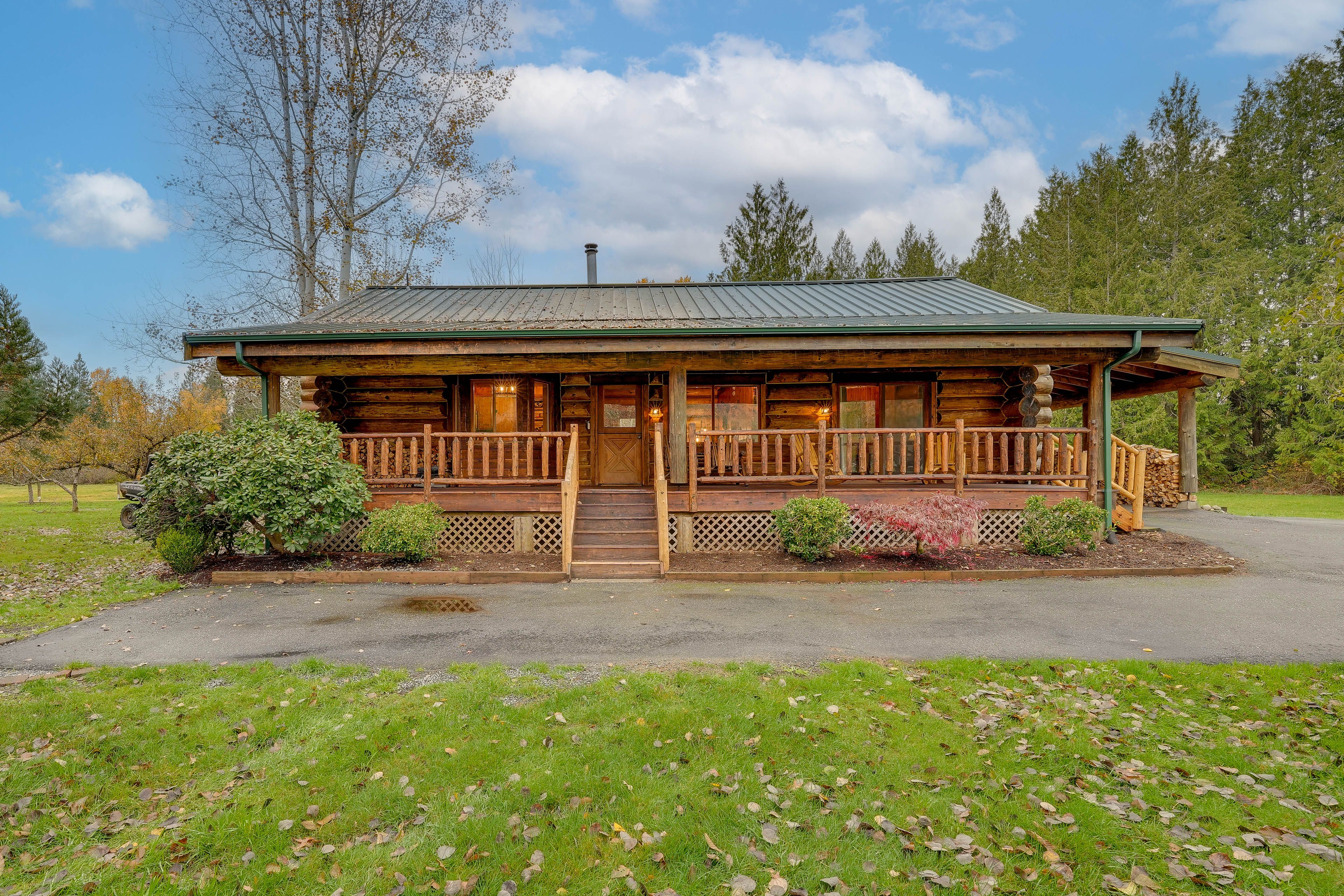Arlington Vacation Rental | 2BR | 1BA | Steps Required | 1,050 Sq Ft