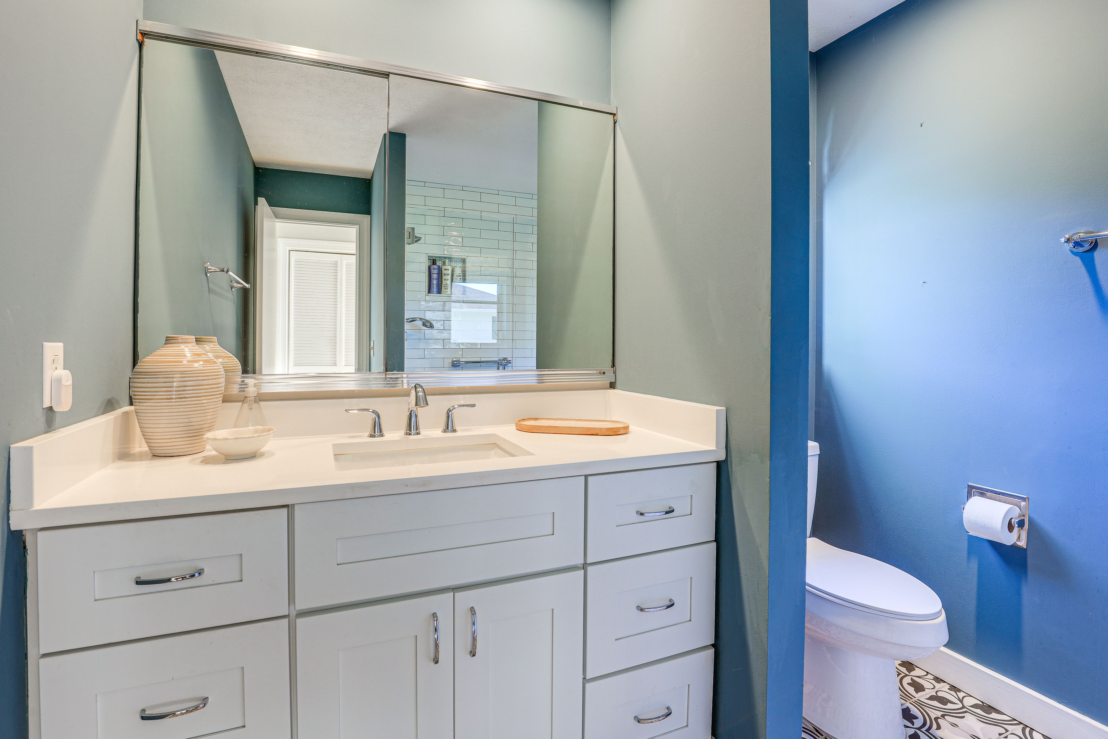 Full Bathroom | Towels Provided