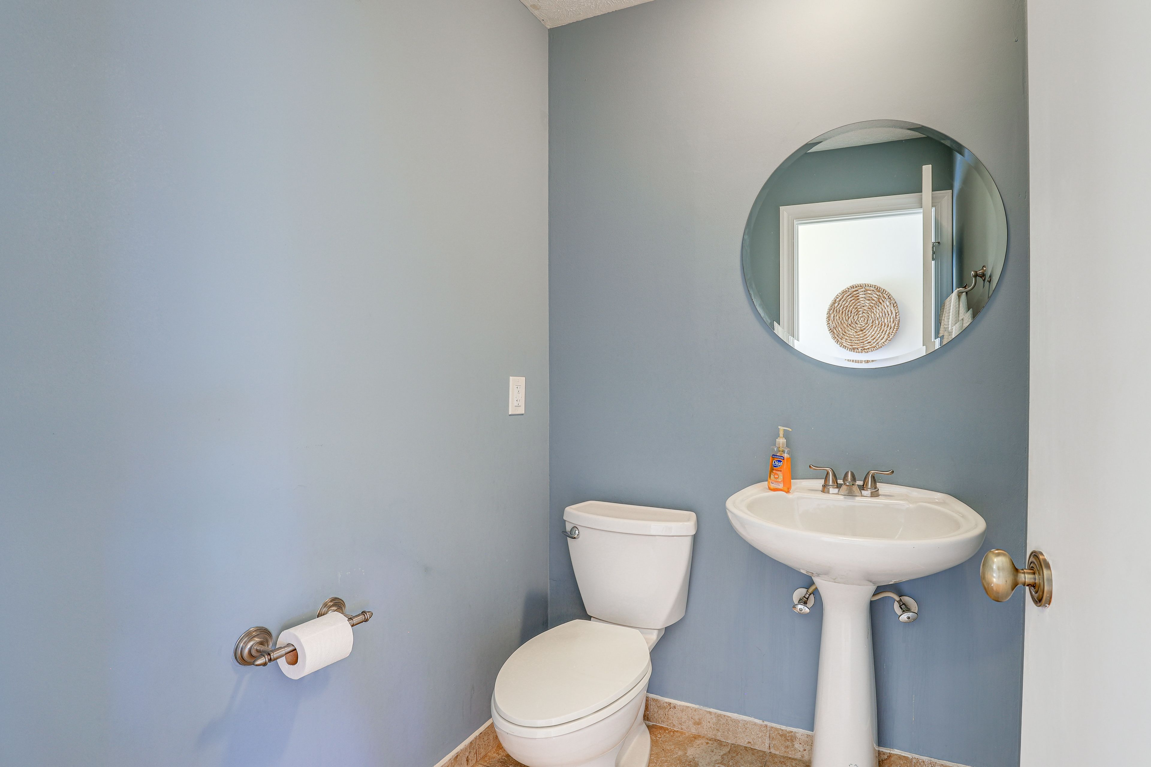 Half Bathroom | 1st Floor