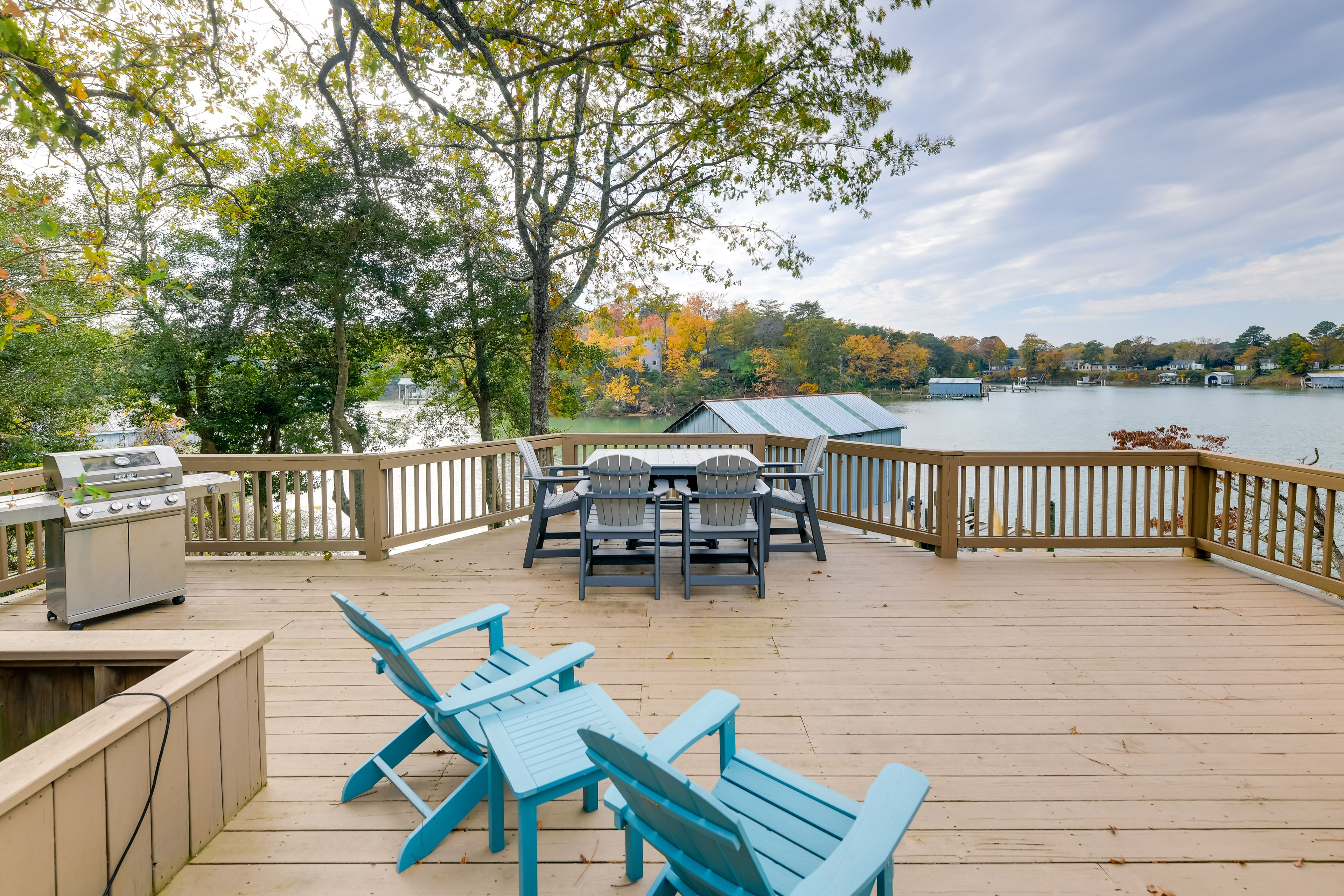 Topping Vacation Rental | 3BR | 2BA | 1,344 Sq Ft | Access Only By Stairs