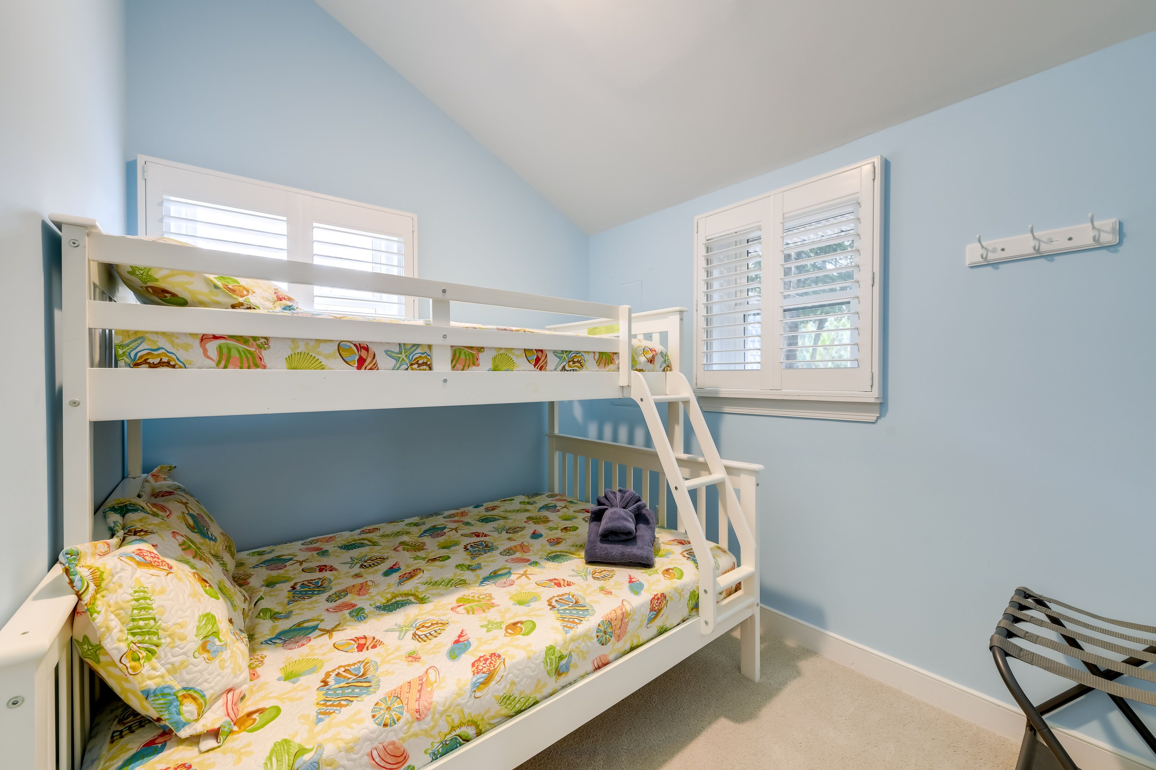 Bedroom 3 | Twin/Full Bunk Bed