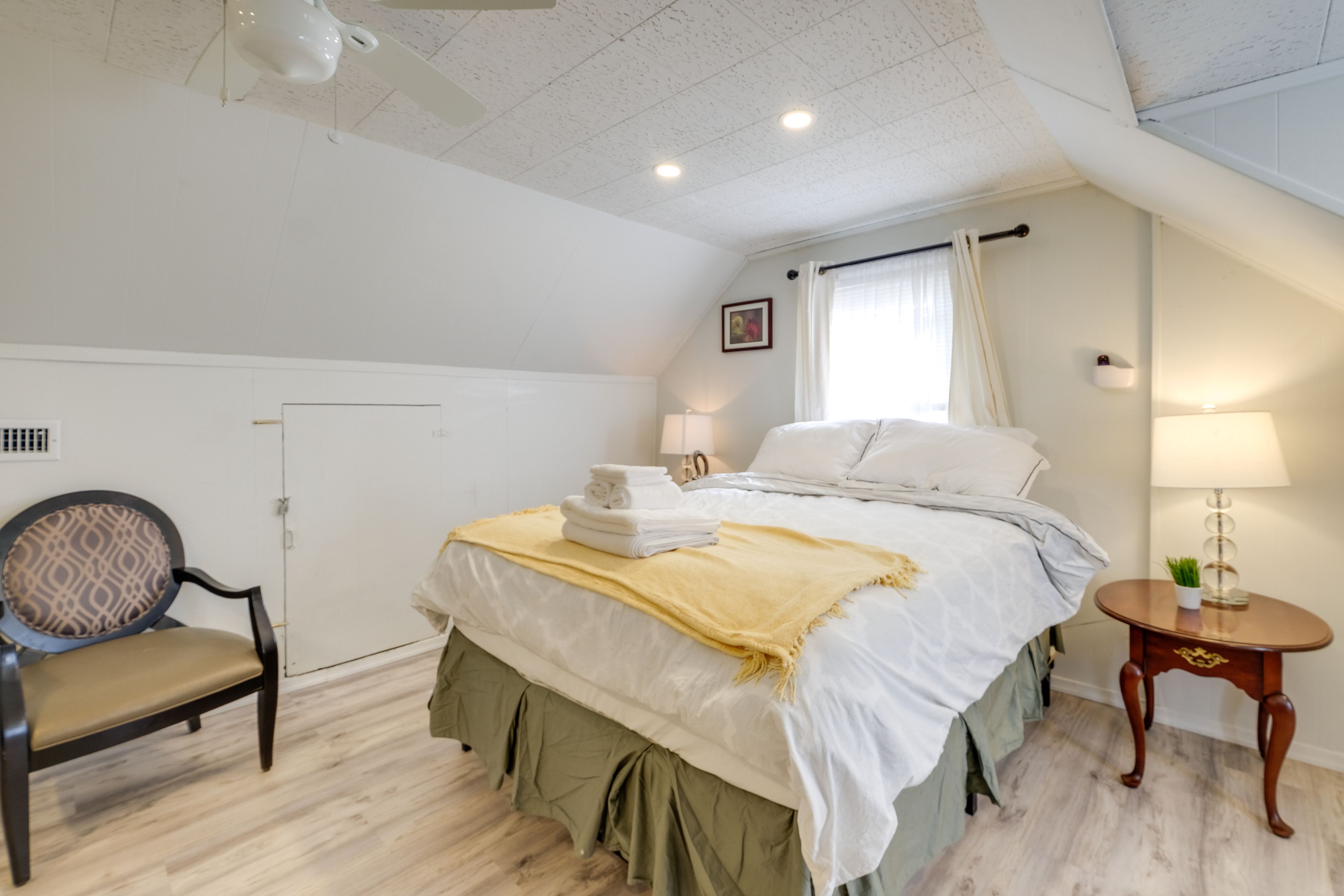 Bedroom 1 | Upper Level | Queen Bed | Futon