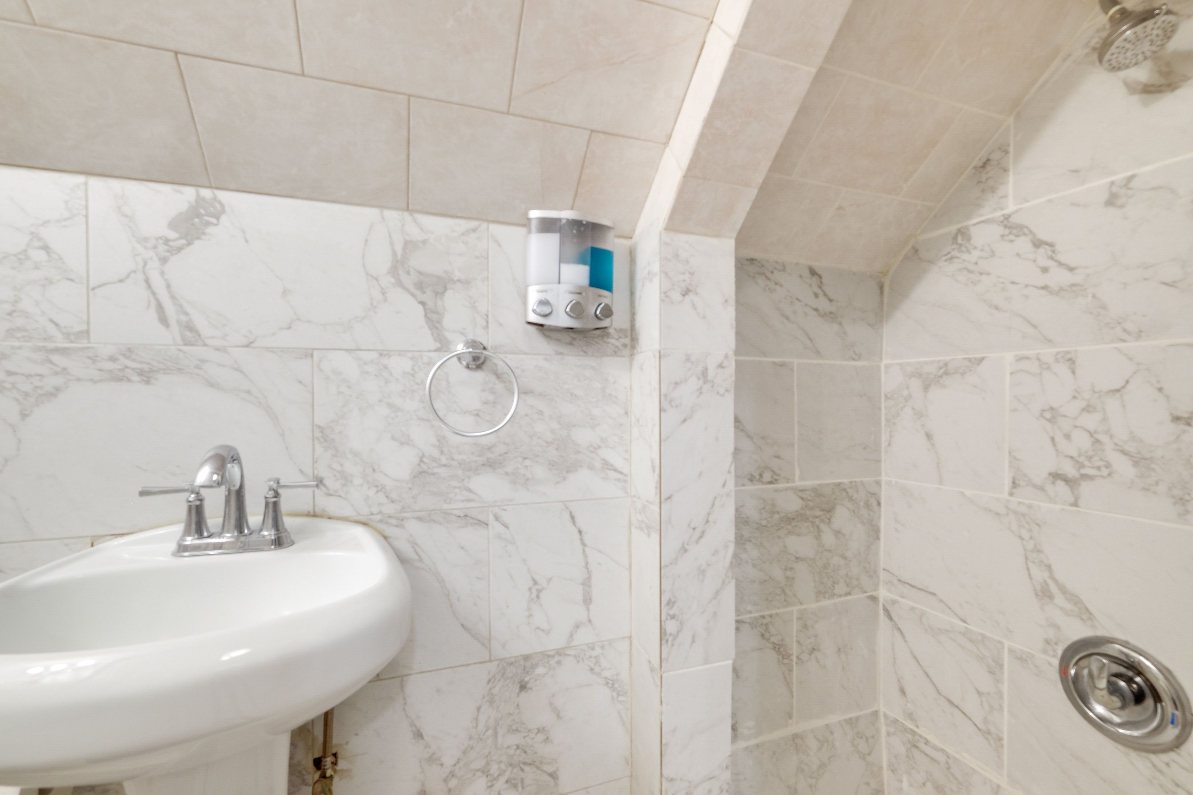 Full Bathroom (Smaller Shower Area)