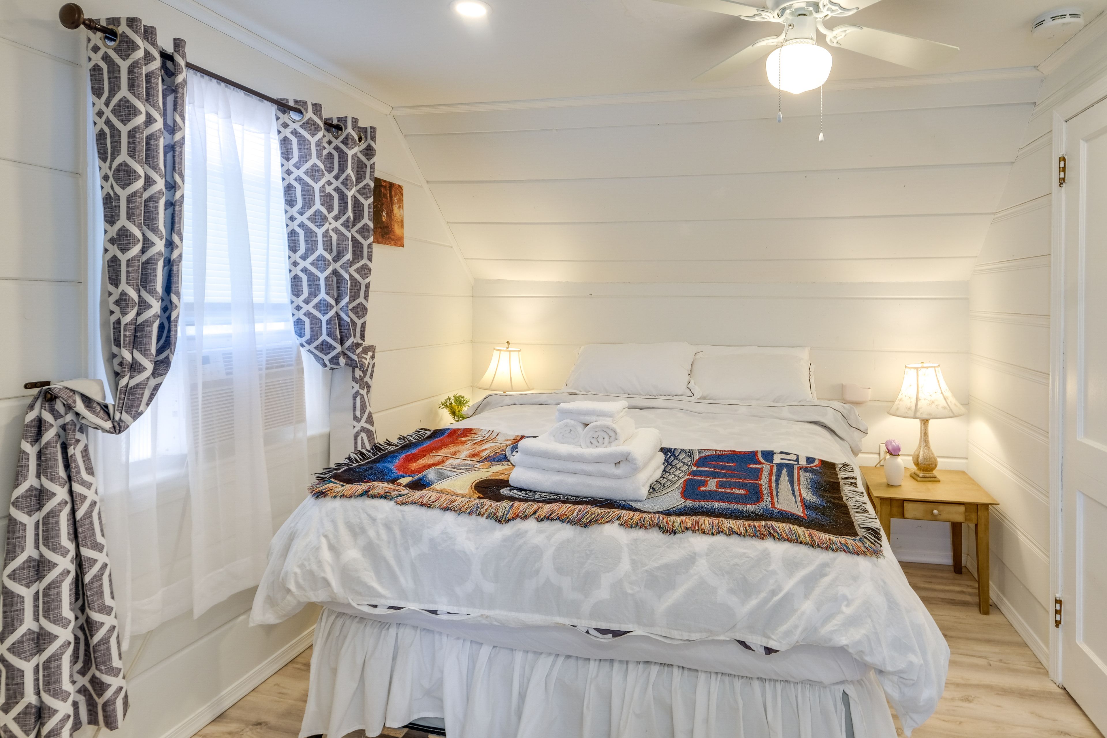 Bedroom 3 | Main Floor | King Bed