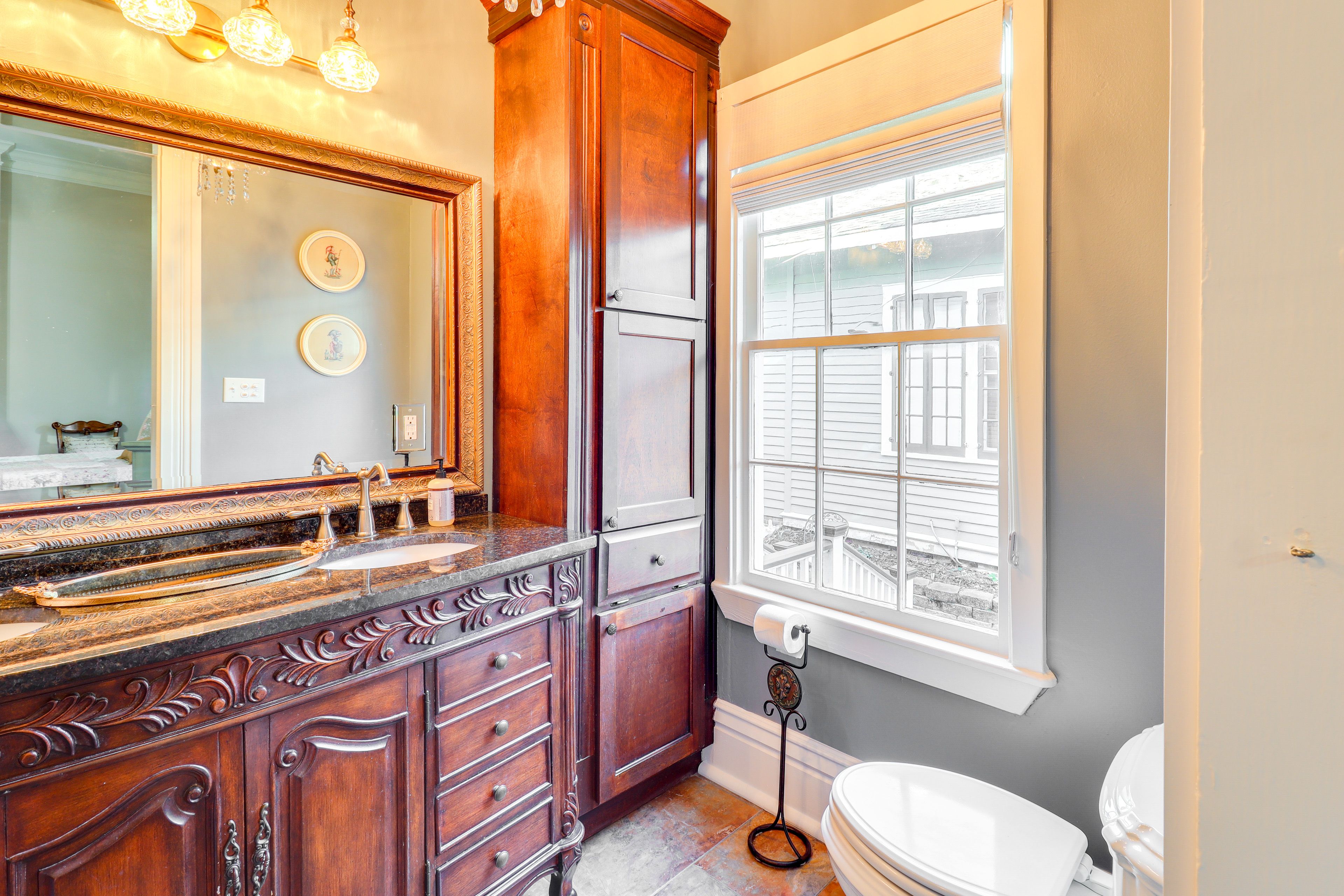 Full Bathroom | Towels Provided
