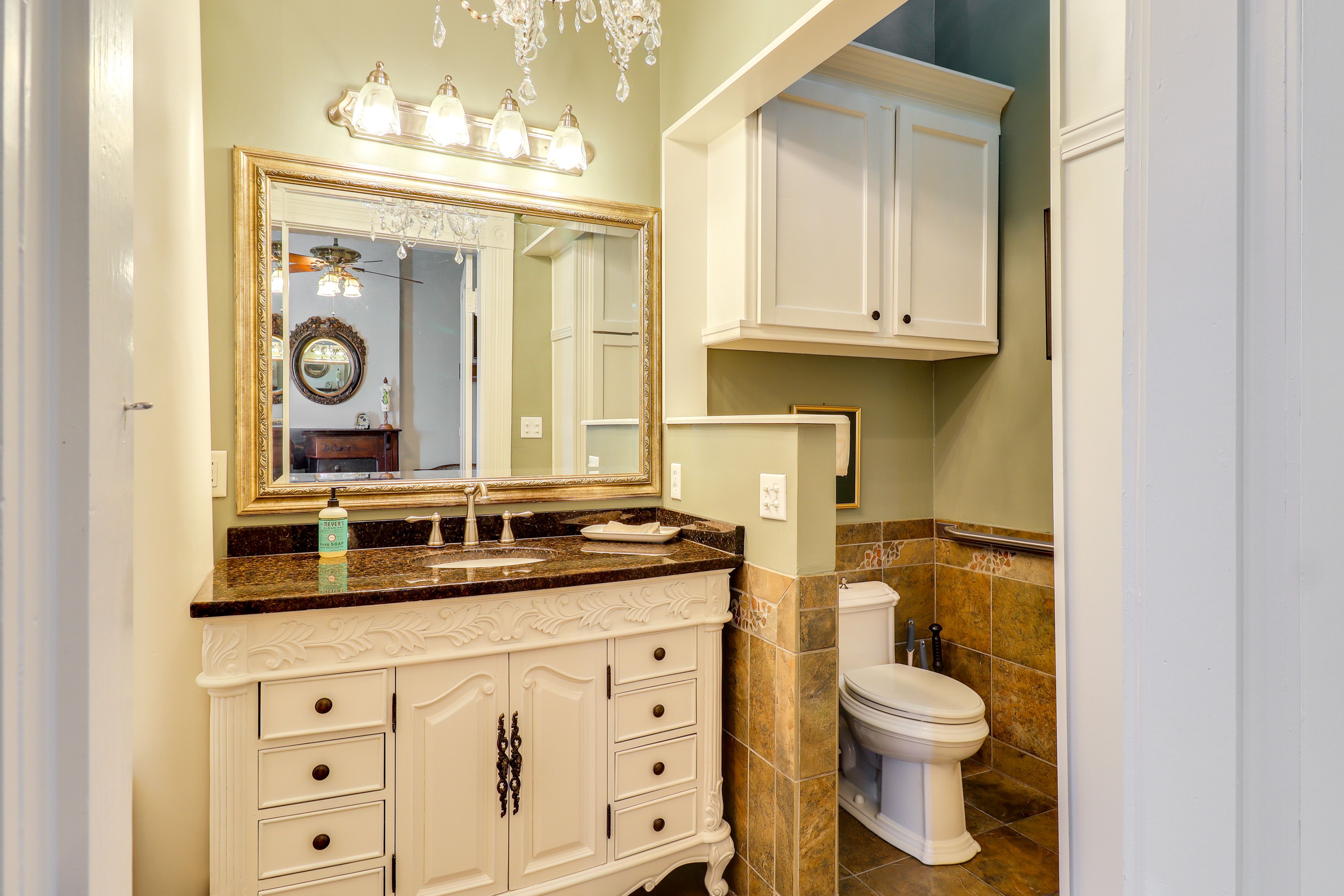 Full Bathroom | Jetted Tub