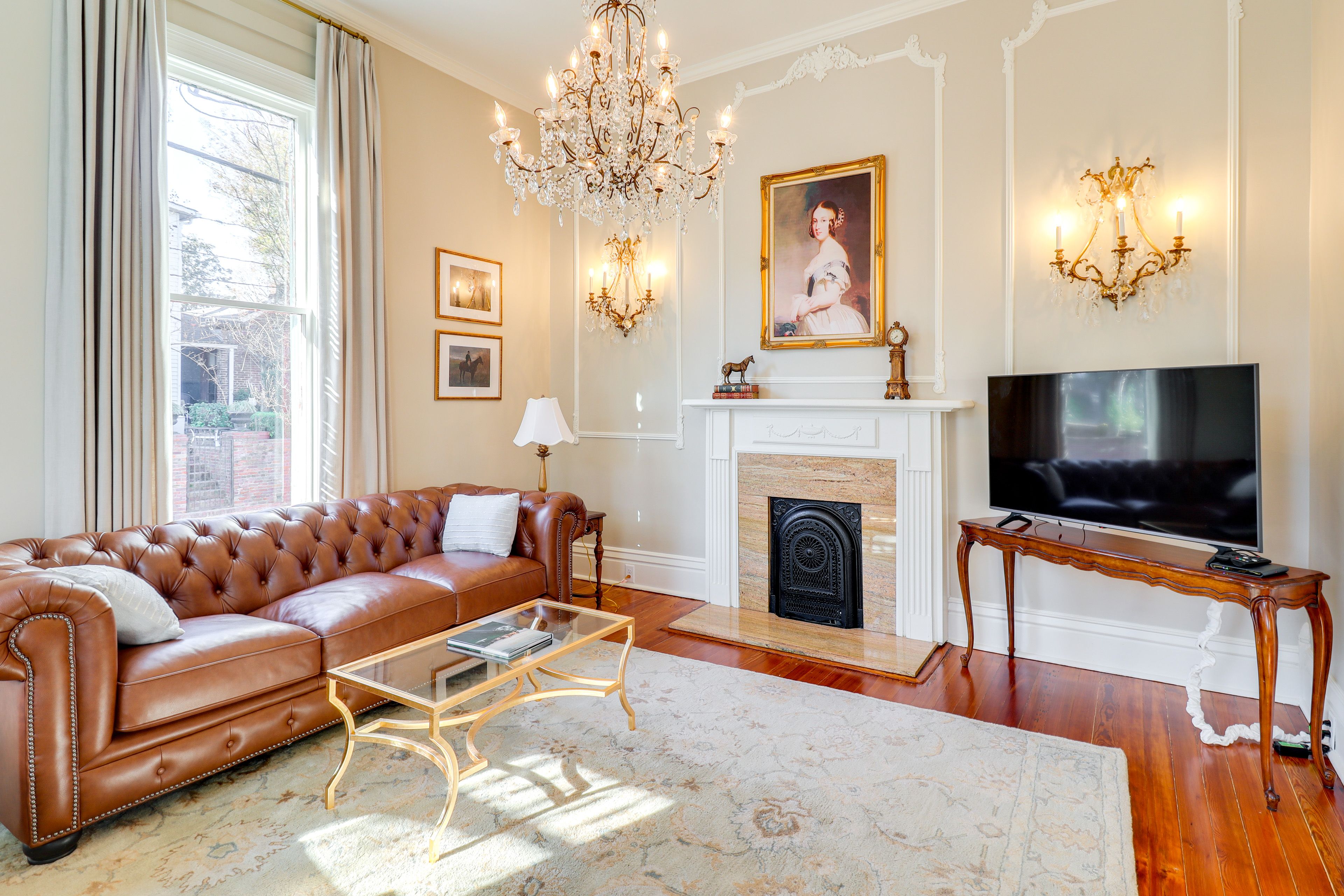 Living Room | Smart TV | Free WiFi