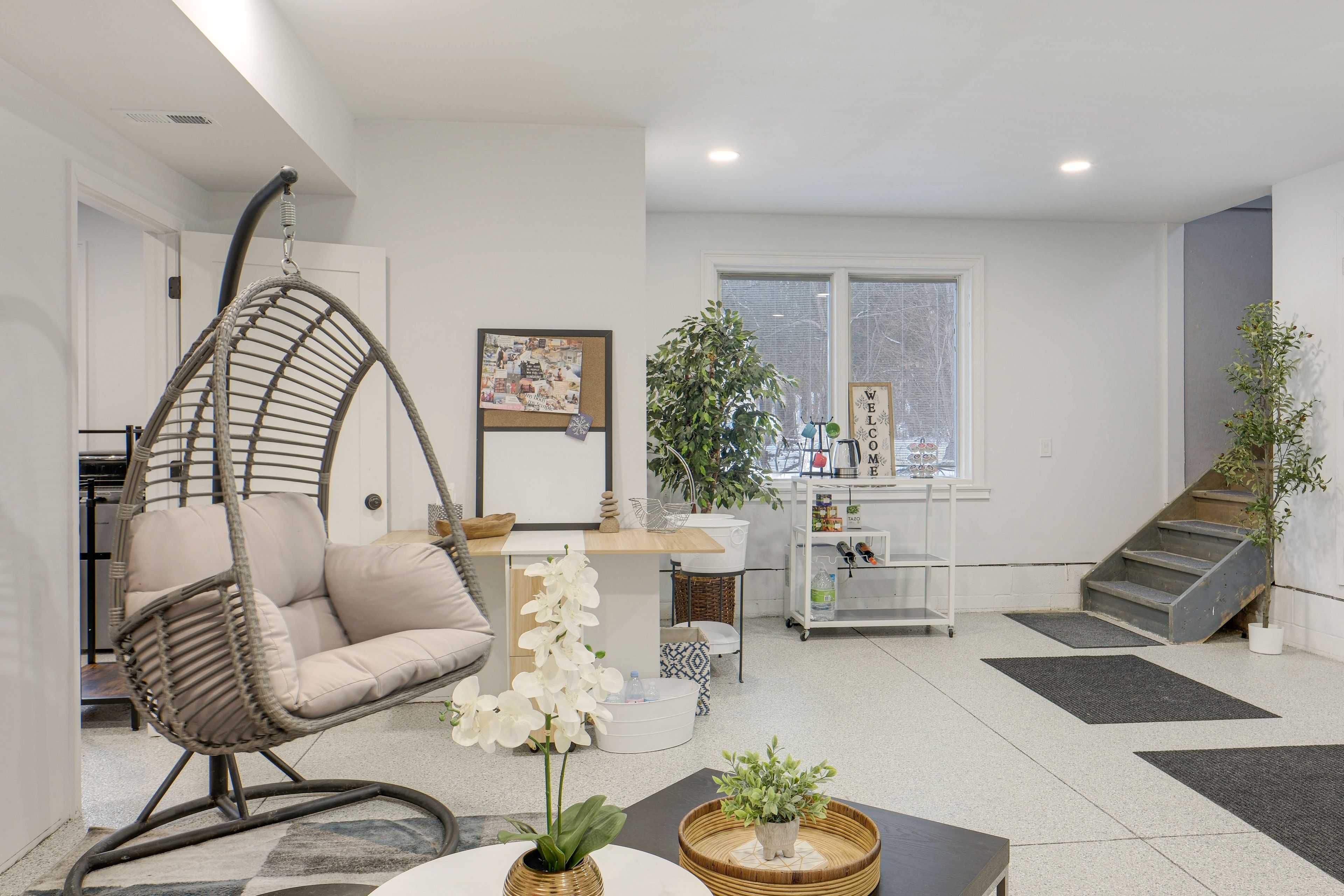 Lounge Area (Garage) | Dining Table