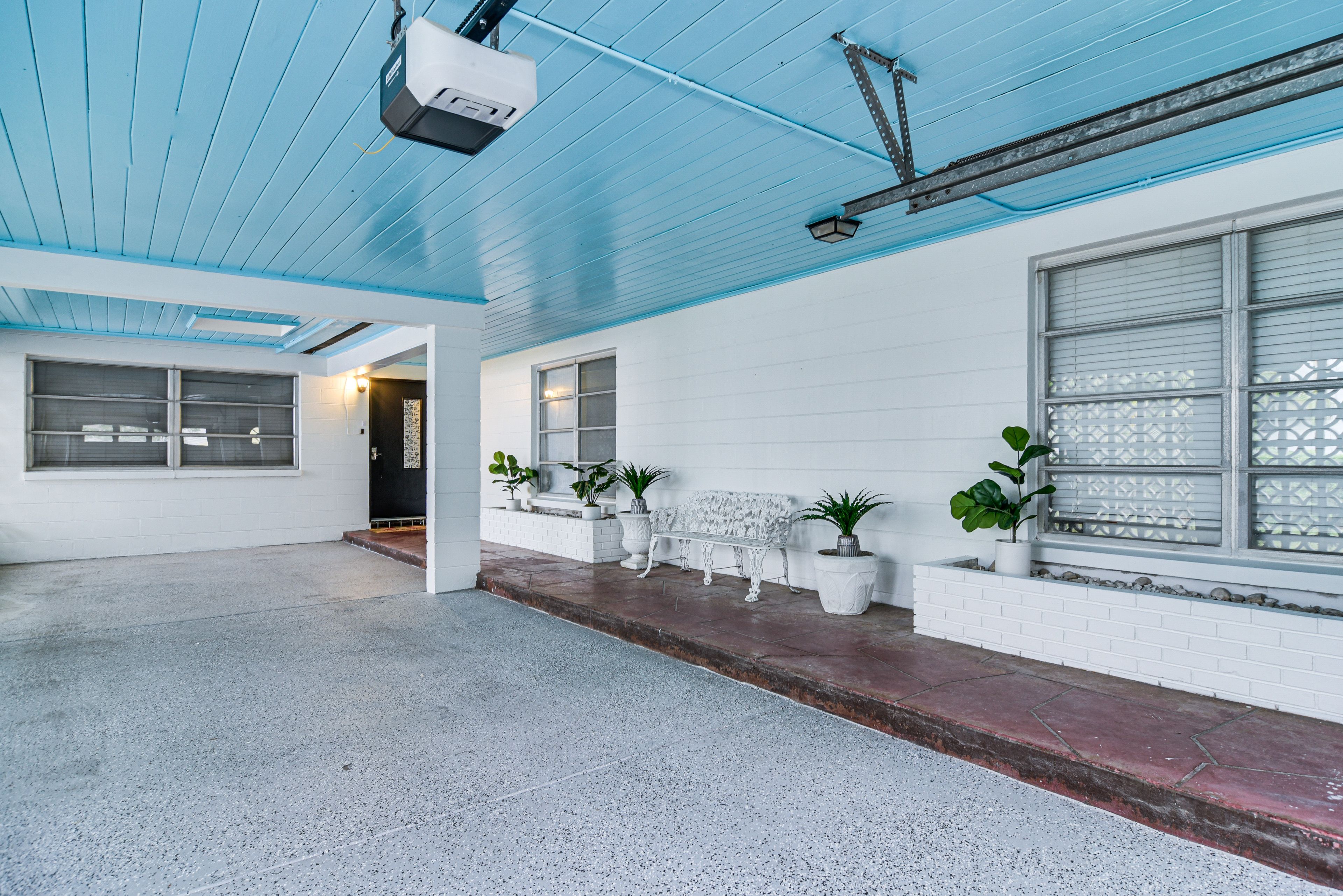 Garage | Entryway