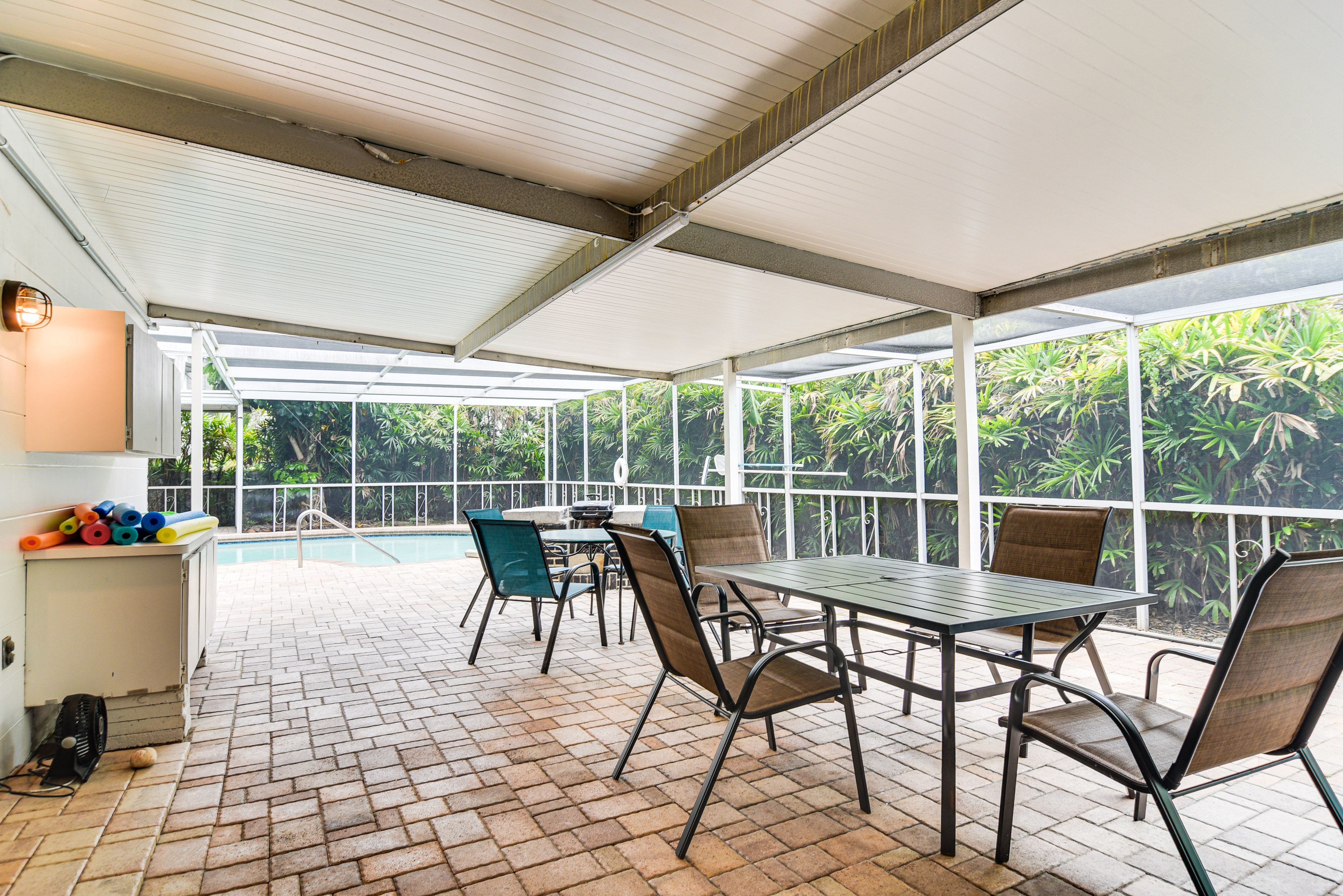 Screened-In Lanai | Outdoor Dining Area | Charcoal Grill