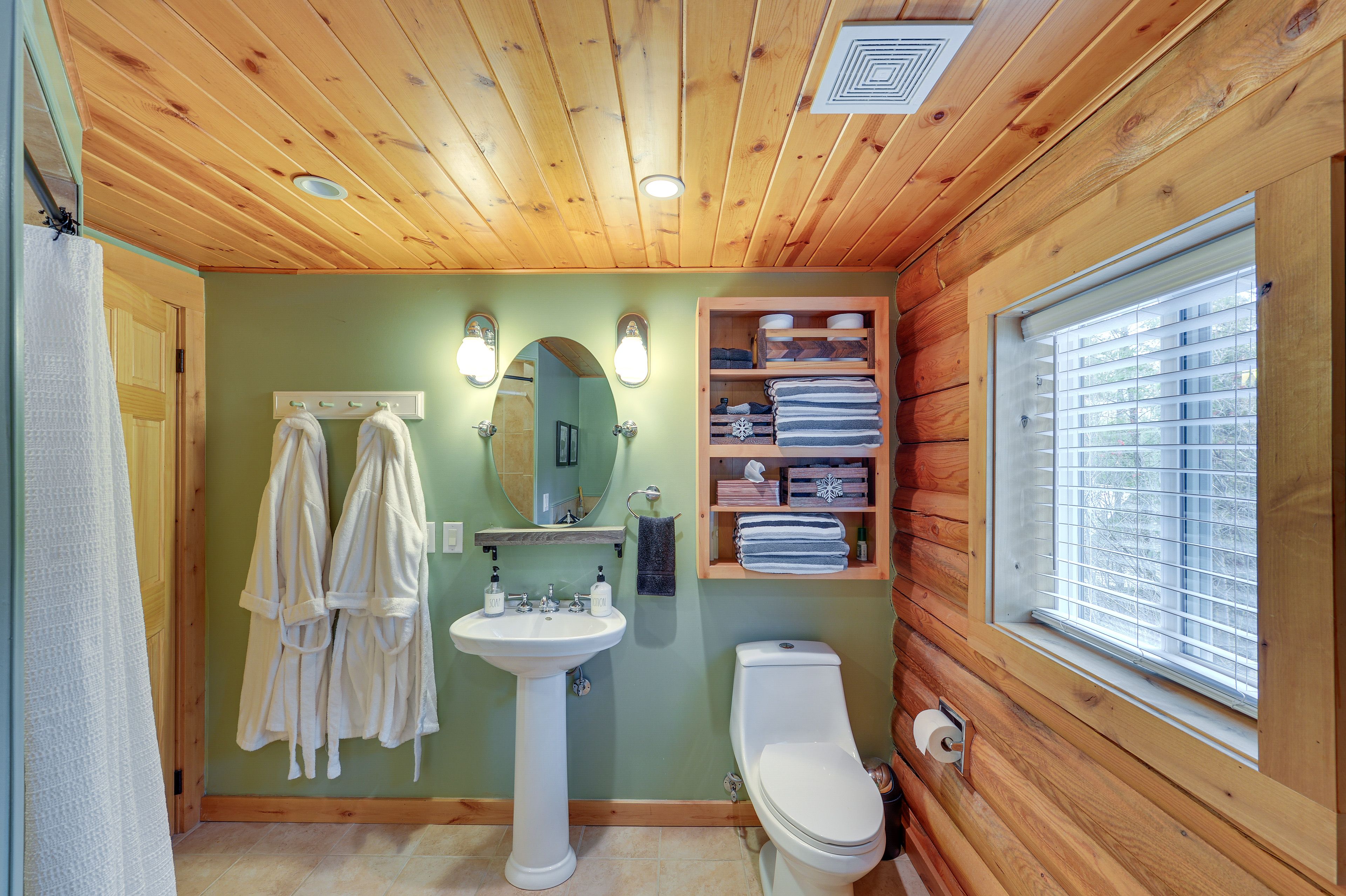 Full Bathroom | Jetted Soaking Tub
