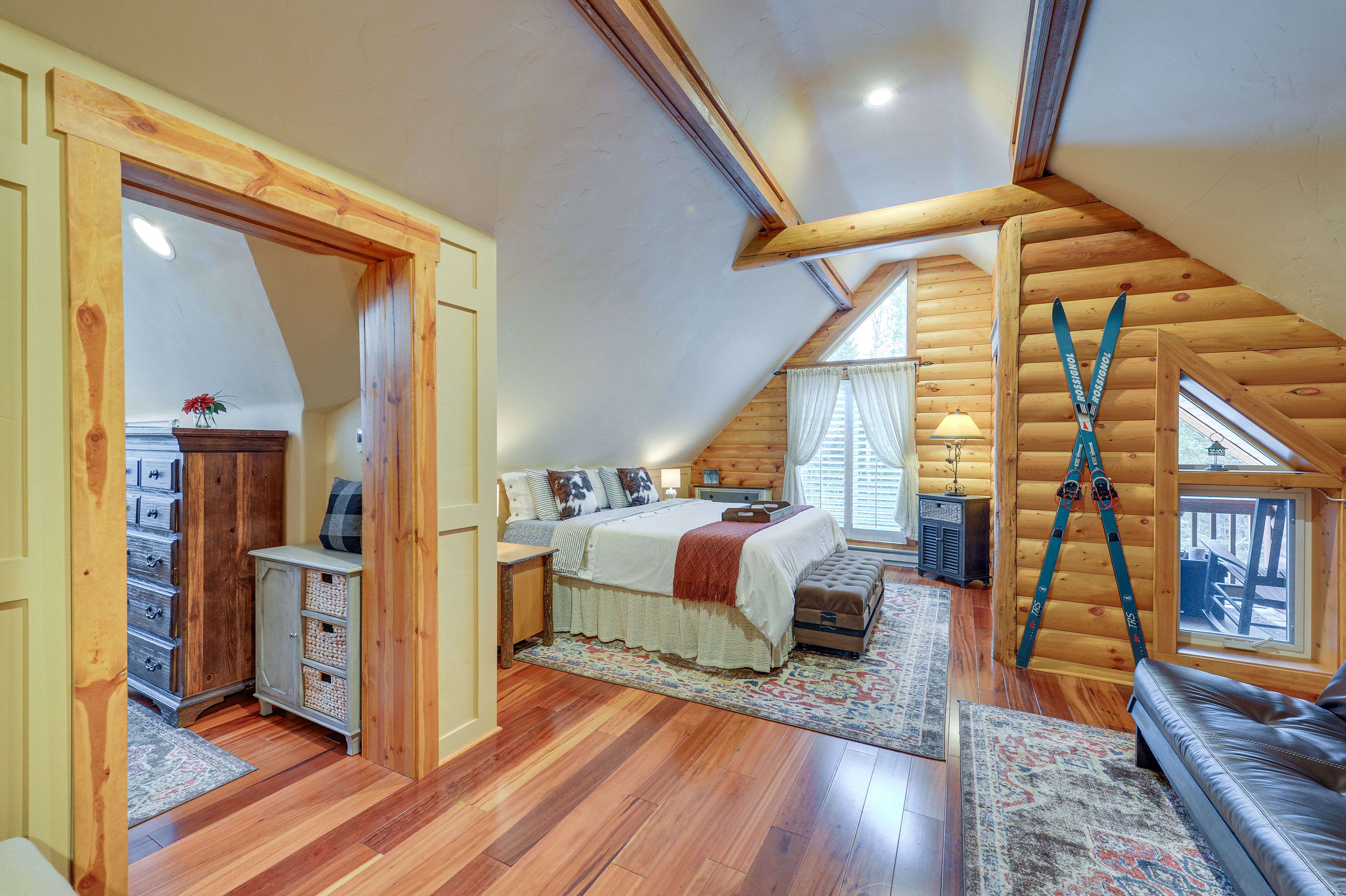 Bedroom 1 | King Bed | Queen Futon | 2nd Floor