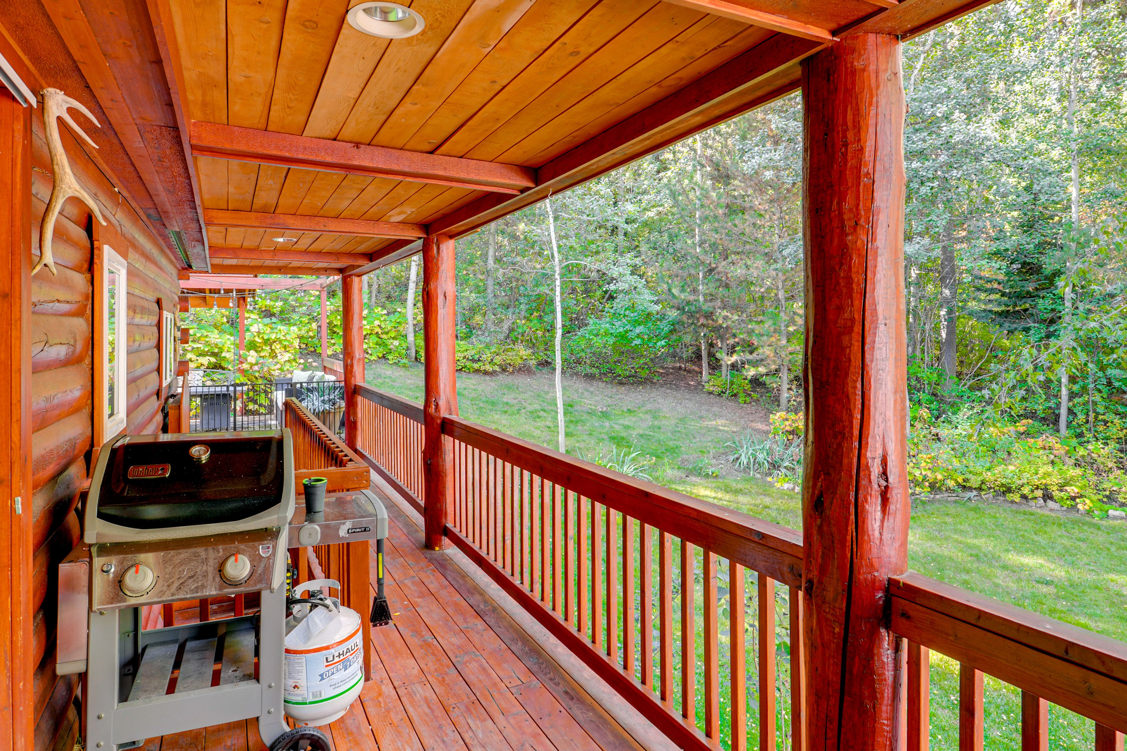Wraparound Deck | Gas Grill