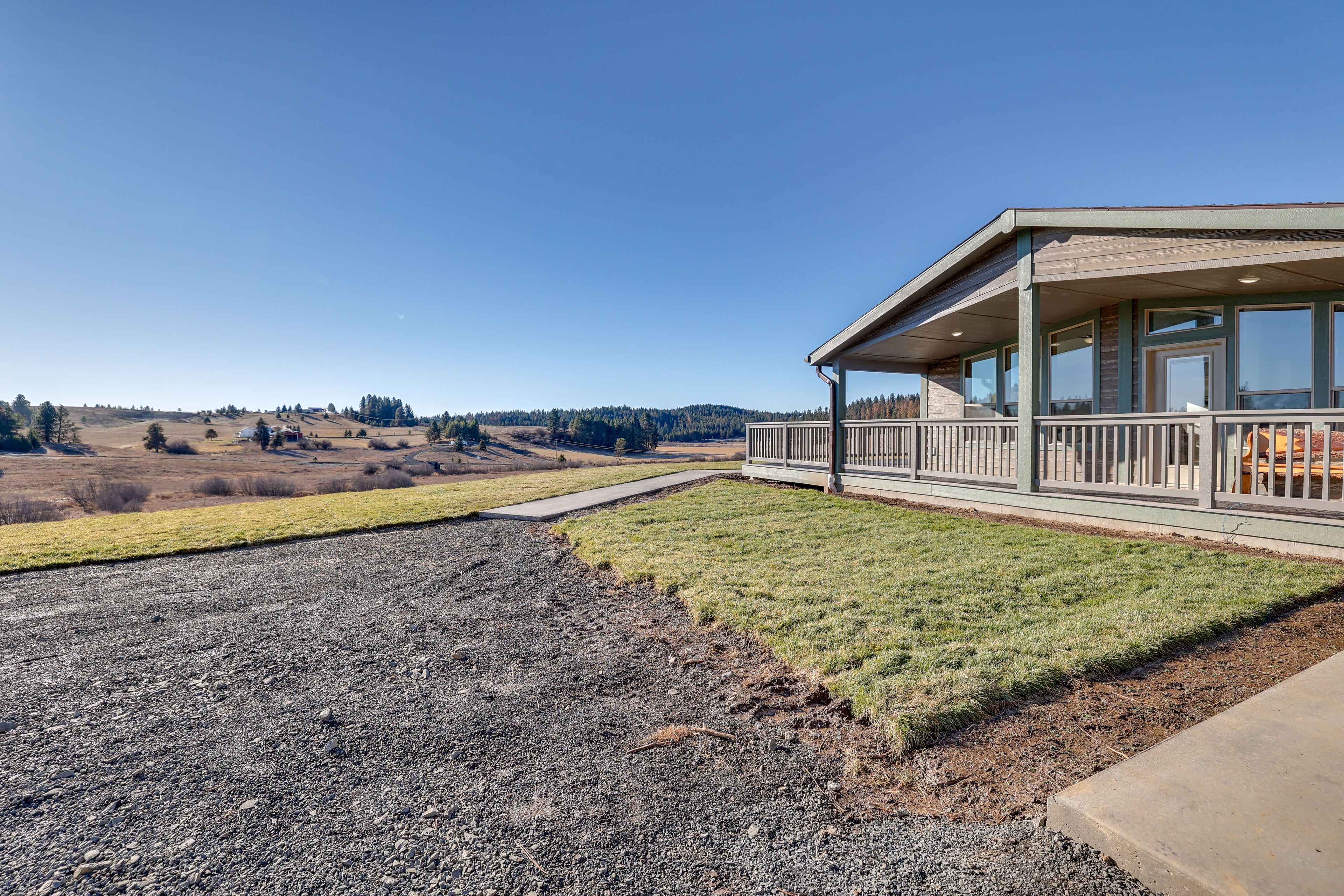 Parking | Gravel Driveway (2 Vehicles) | Trailer Parking On-Site