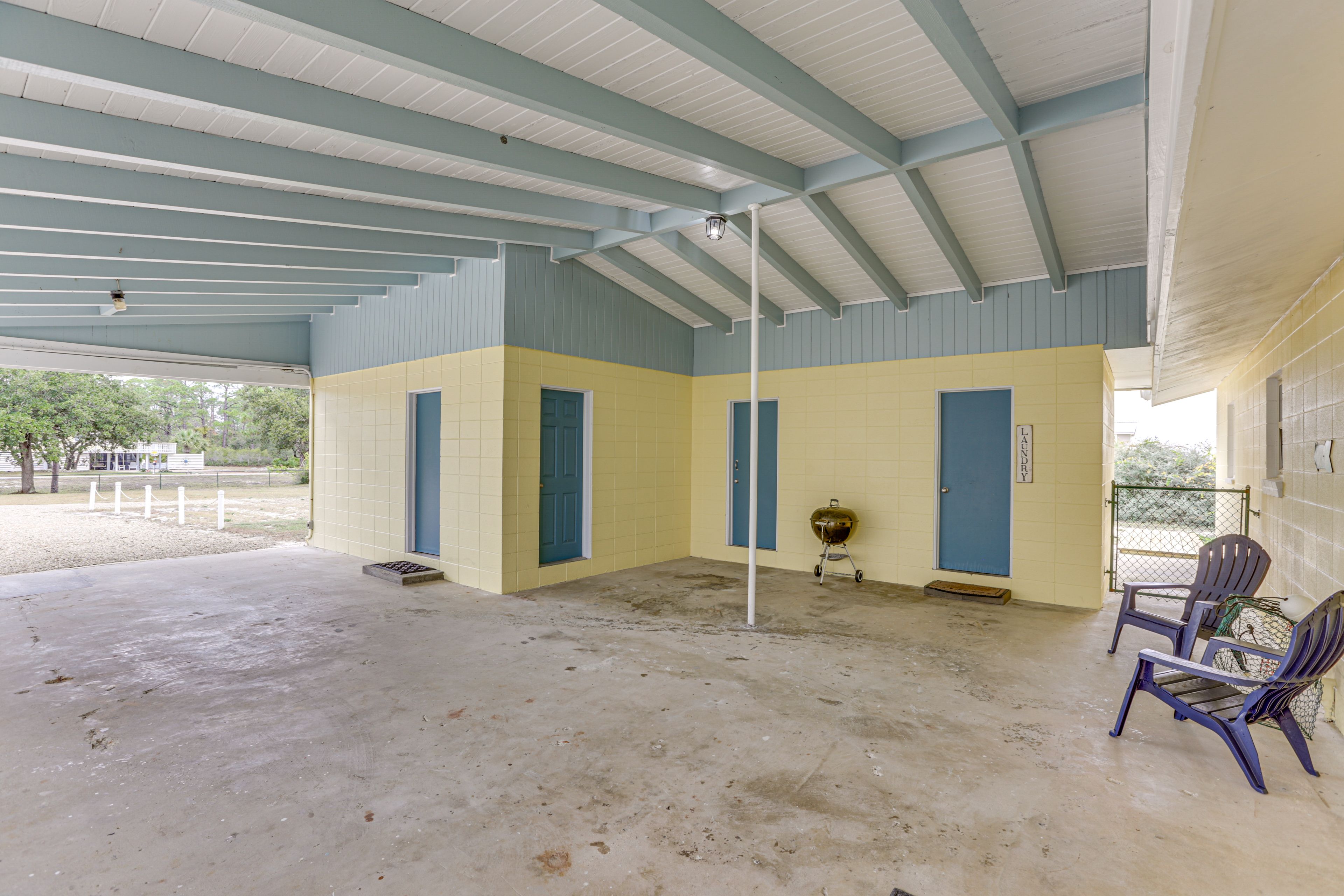 Exterior | Carport (1 Vehicle) | Driveway (1 Vehicle) | Keyless Entry