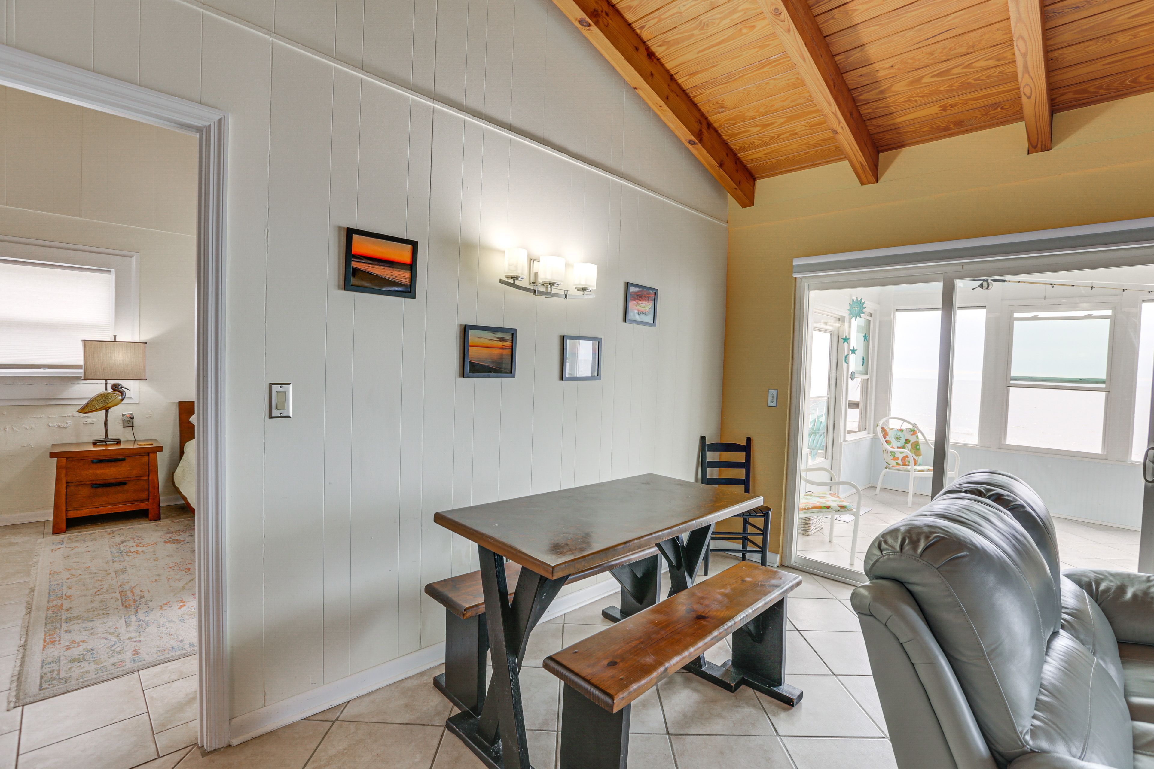 Dining Area | Dishware/Flatware Provided