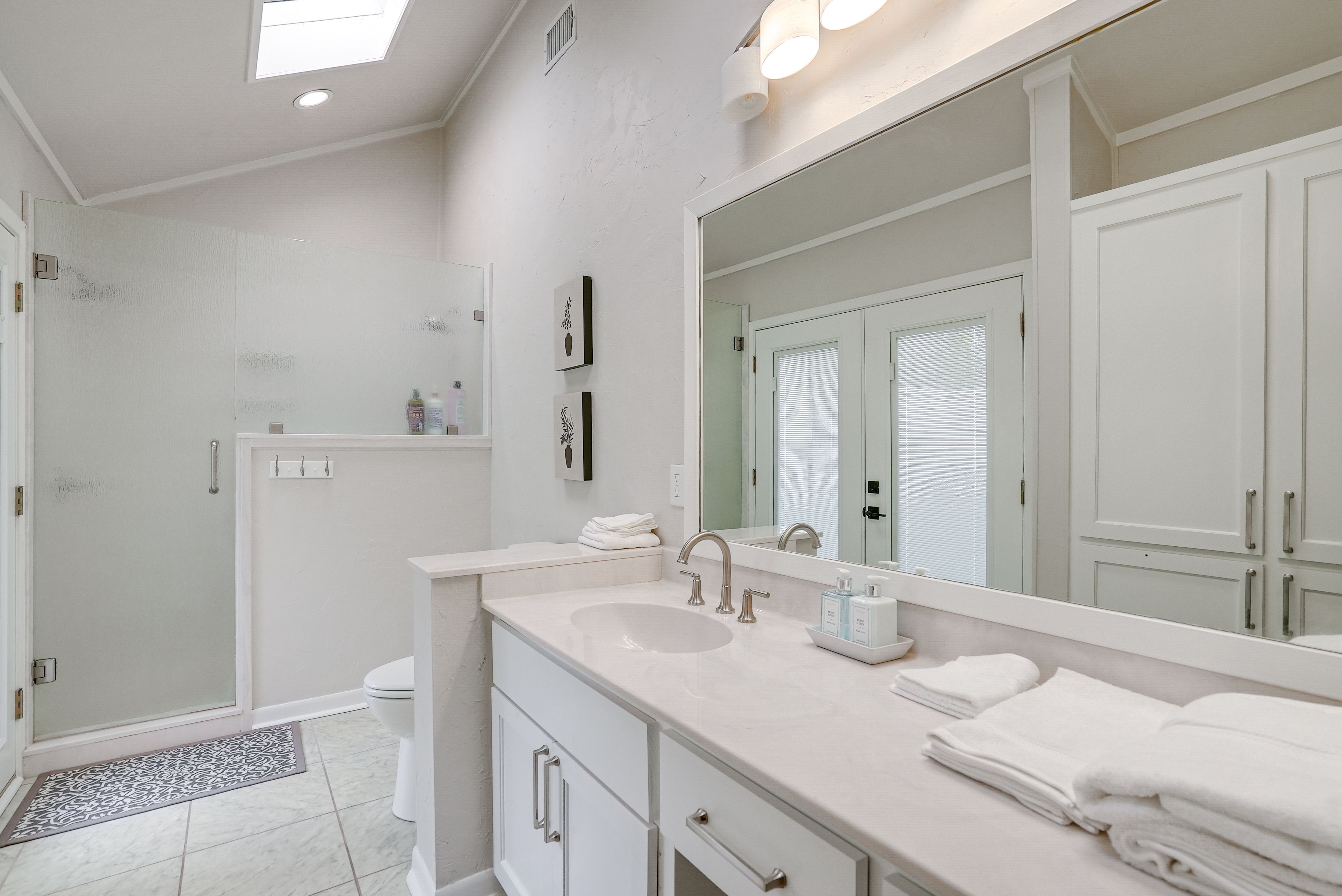Full Bathroom | Complimentary Toiletries | Hair Dryer | Walk-In Closet