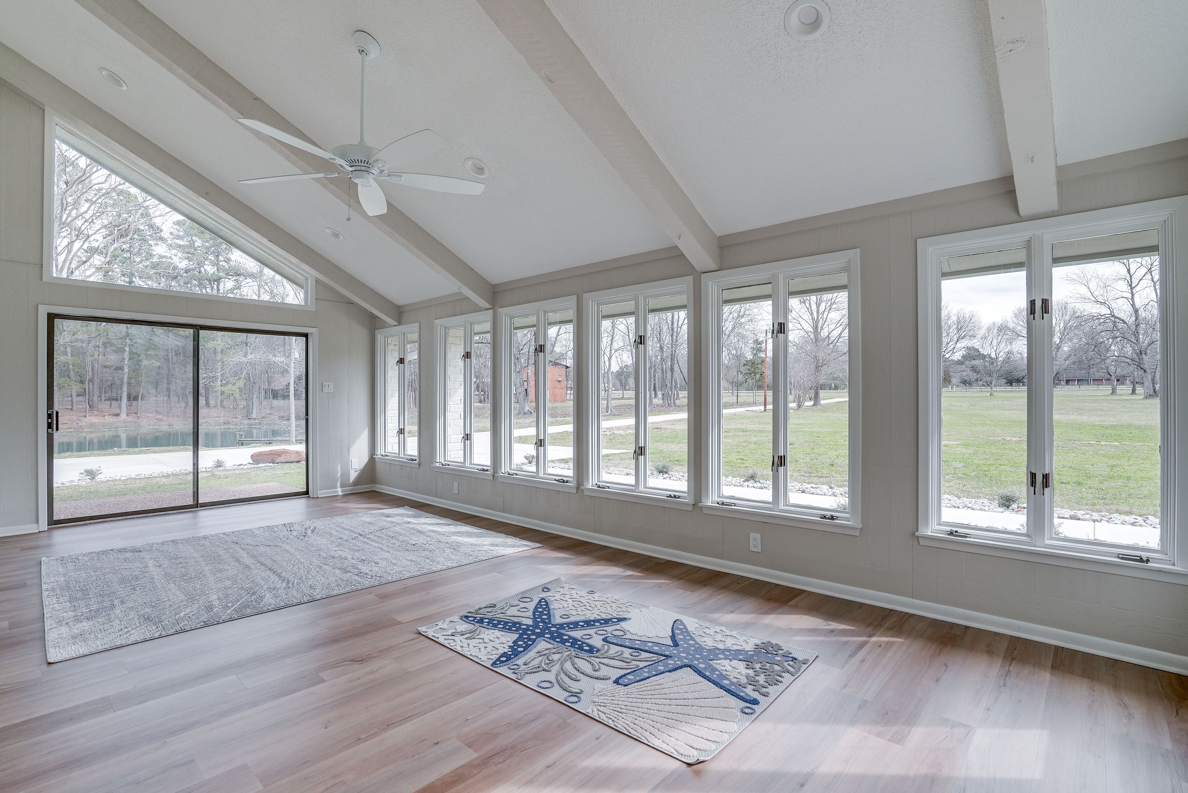 Sunroom | Smart TV | Pond View