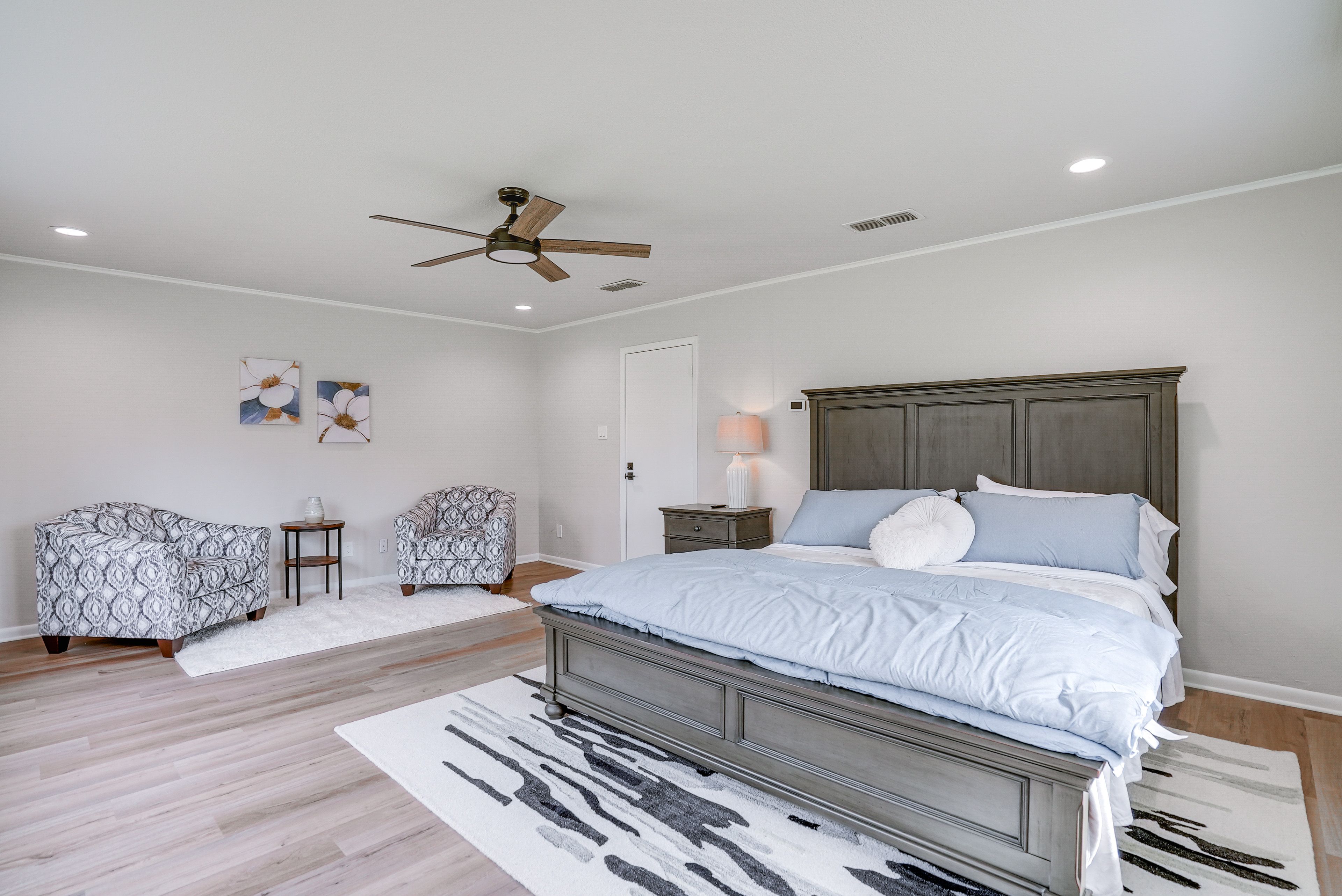 Bedroom 1 | King Bed | Smart TV | Linens Provided