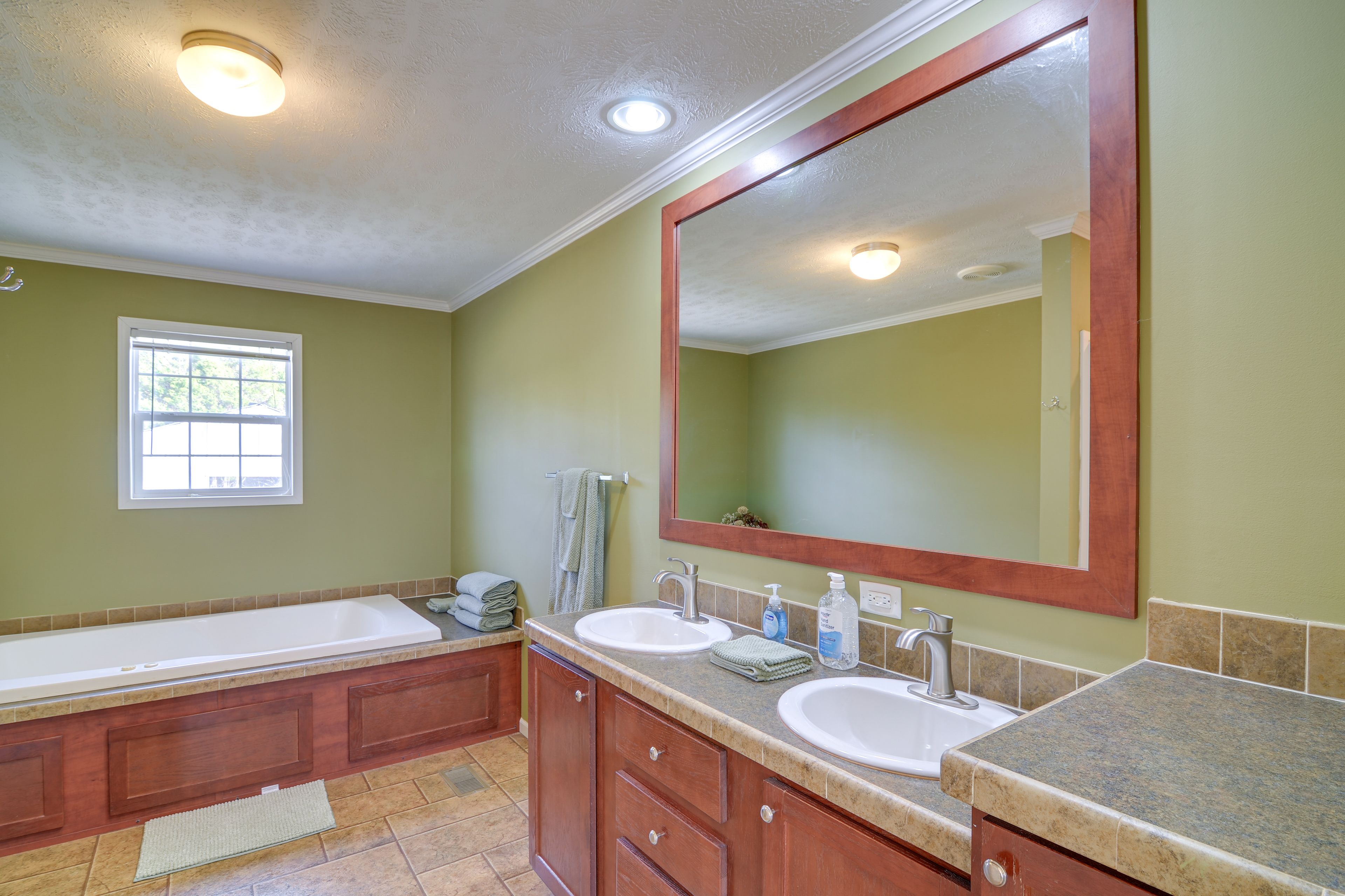 En-Suite Bathroom | Complimentary Toiletries