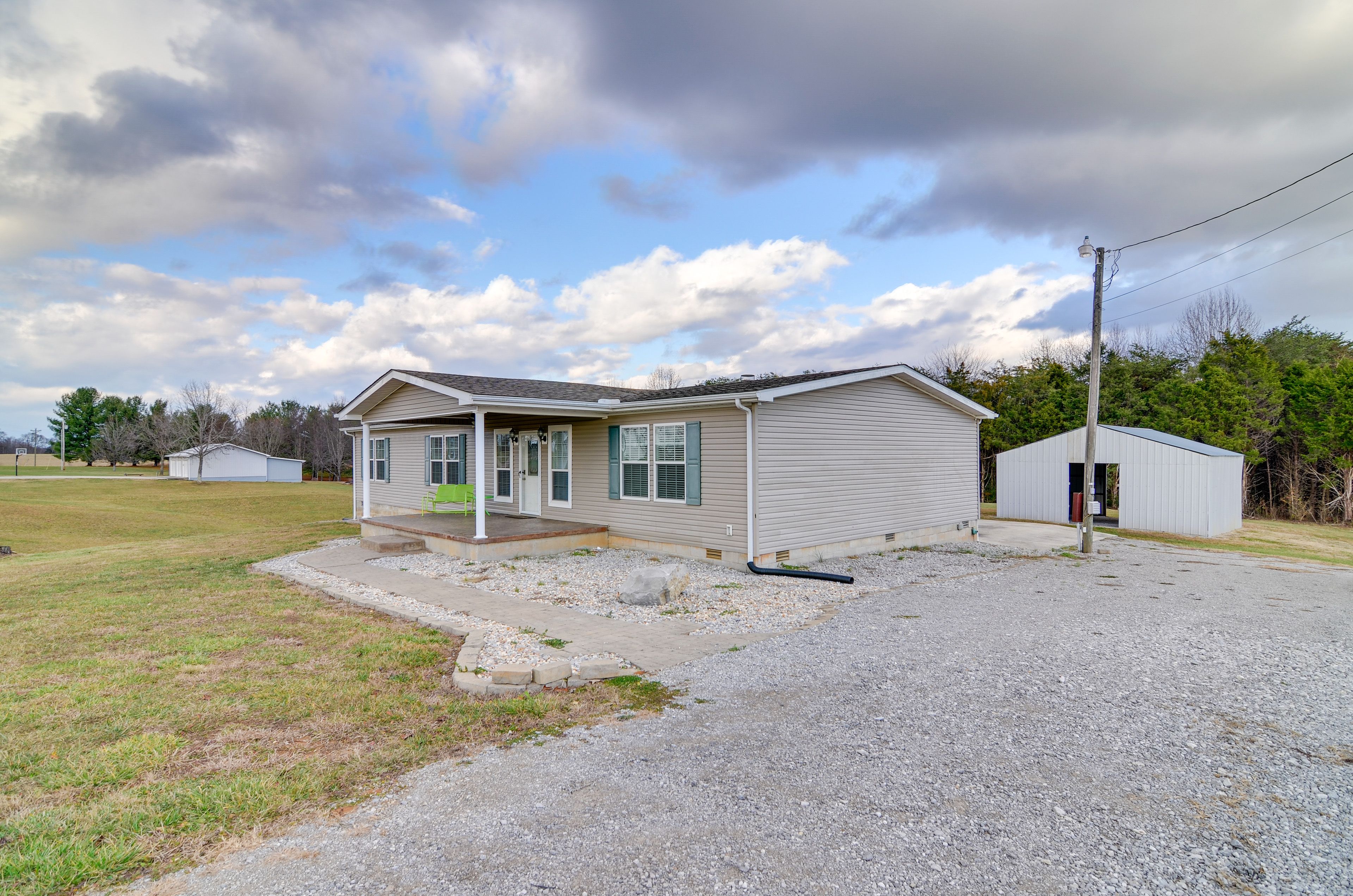 Parking | Gravel Driveway (2 Vehicles)