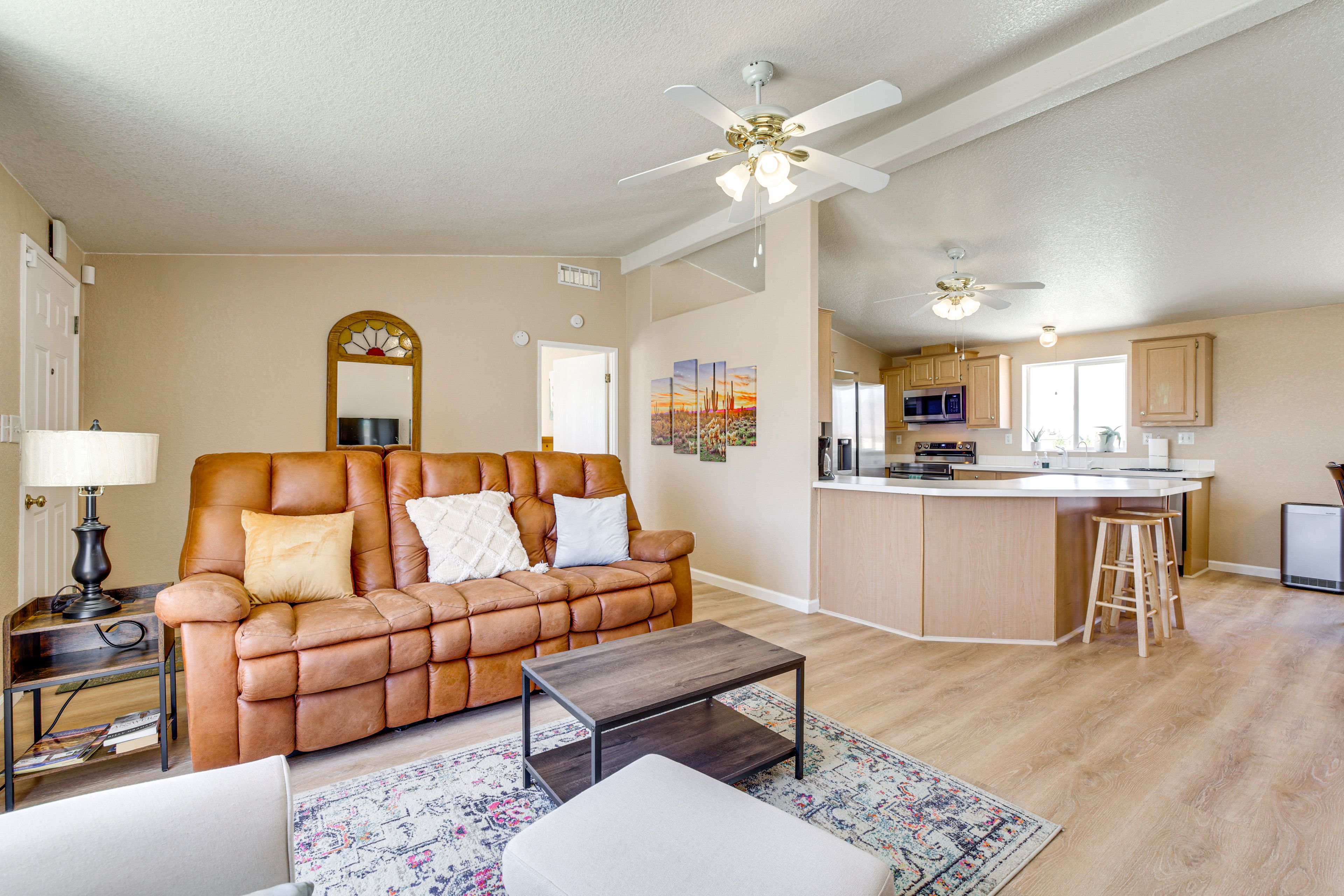 Living Room | Fireplace | Smart TV | Free WiFi