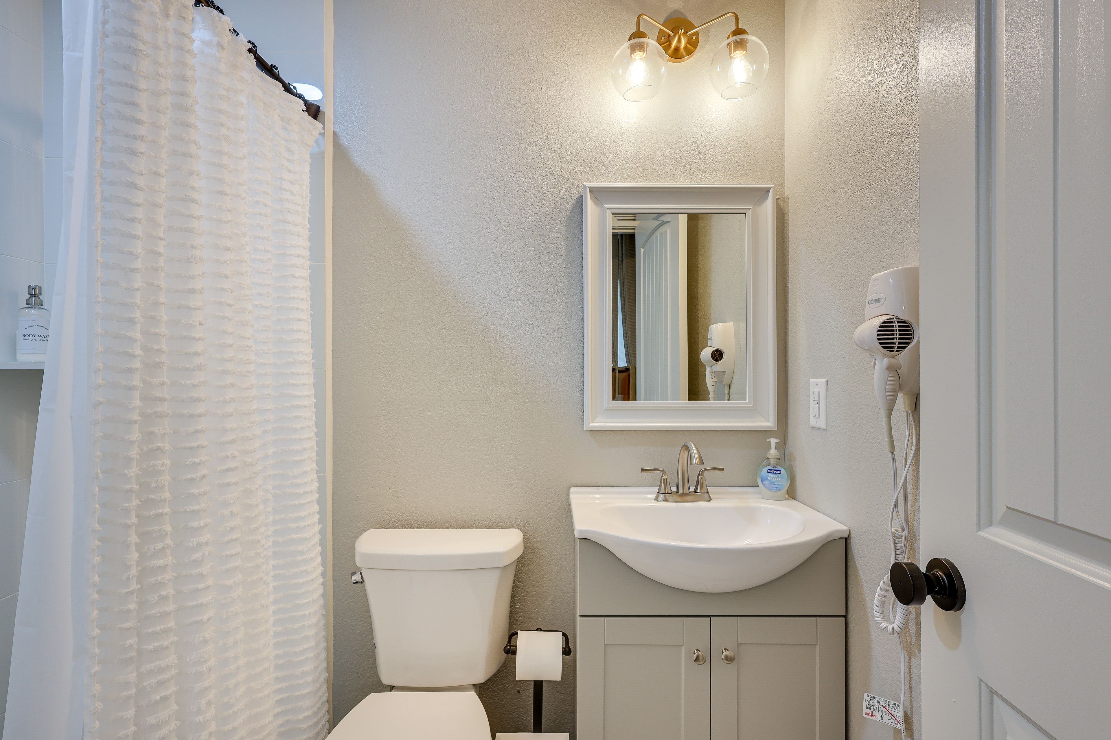 Full Bathroom