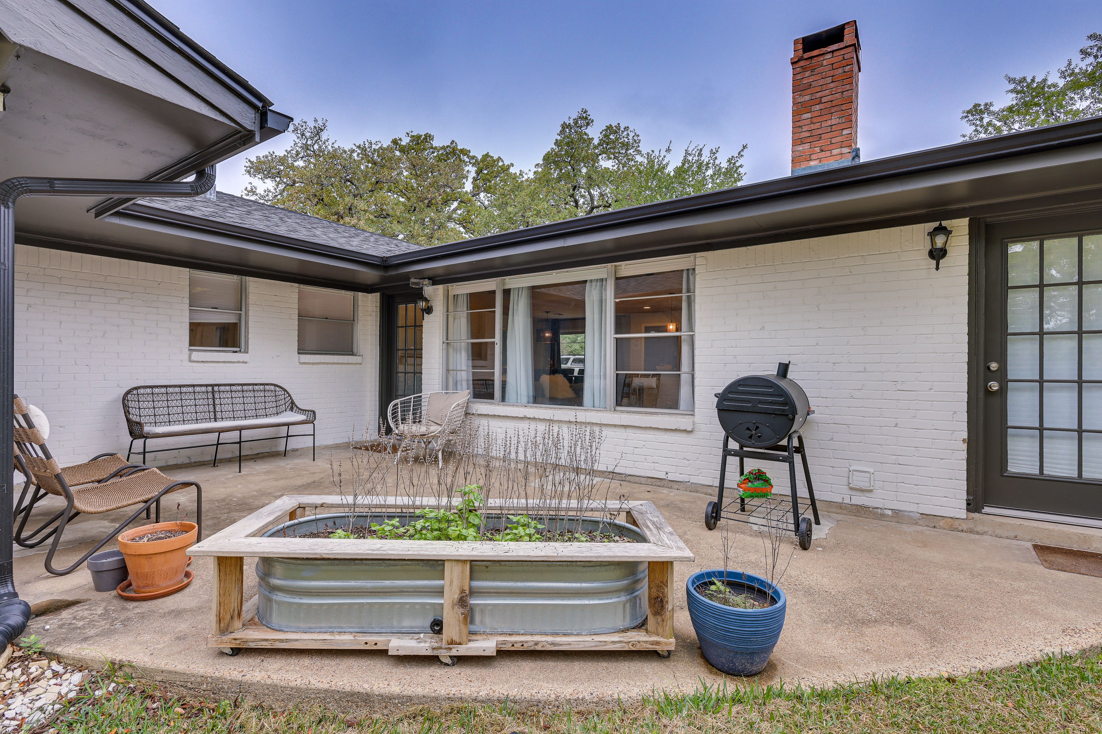 Furnished Patio | Charcoal Grill