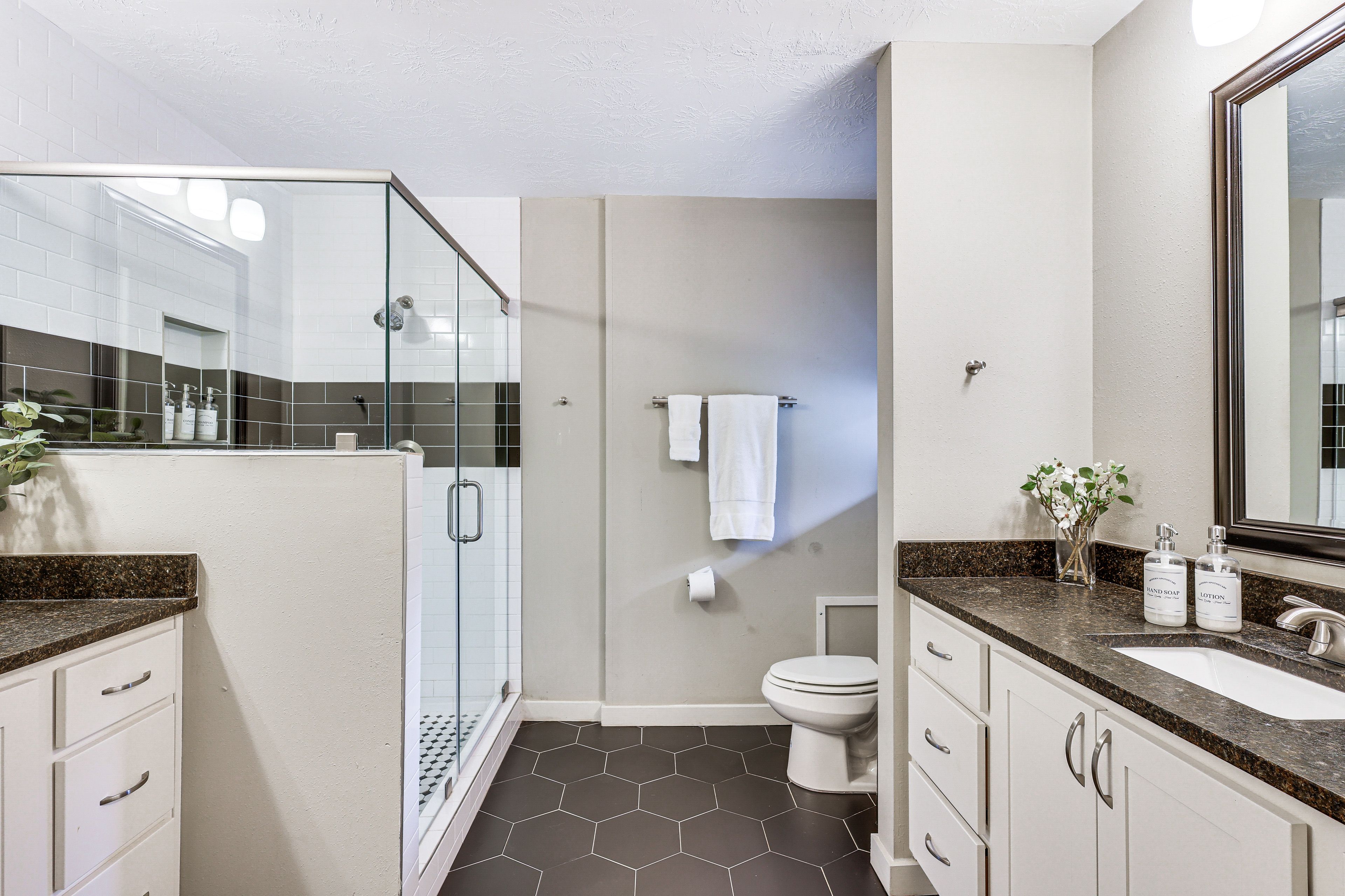 Full Bathoom | Complimentary Toiletries