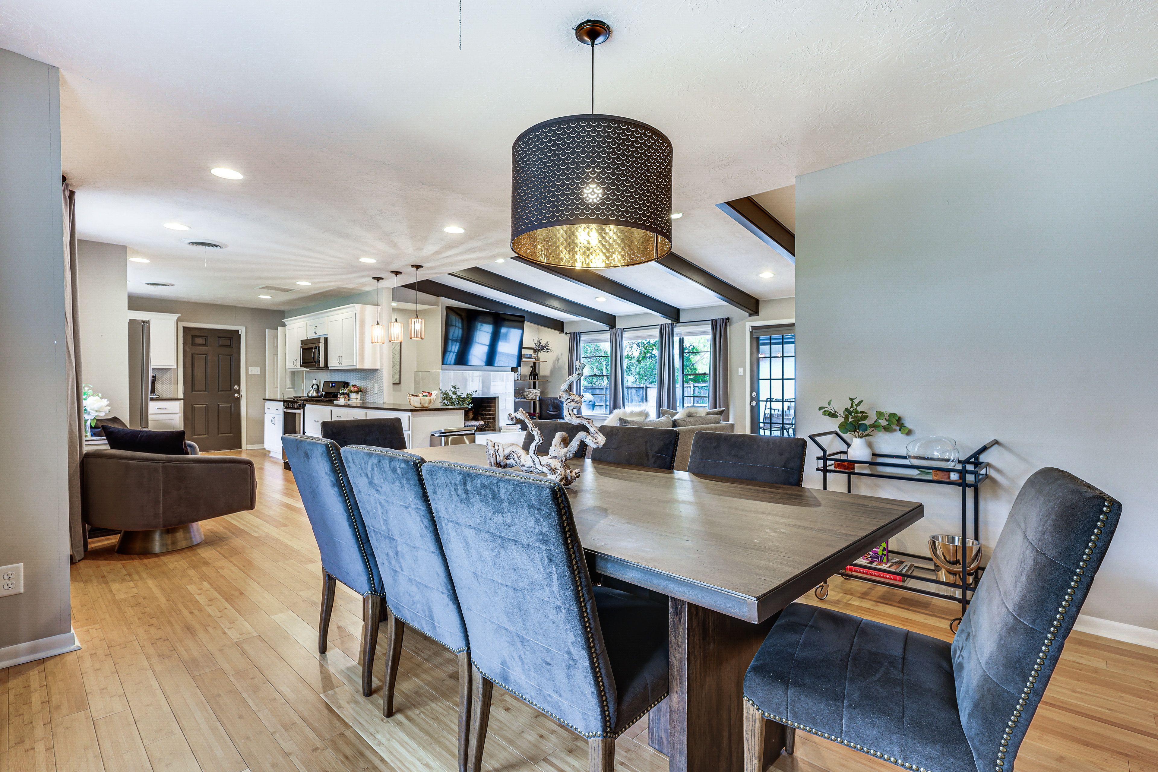 Dining Area | Dishware/Flatware Provided
