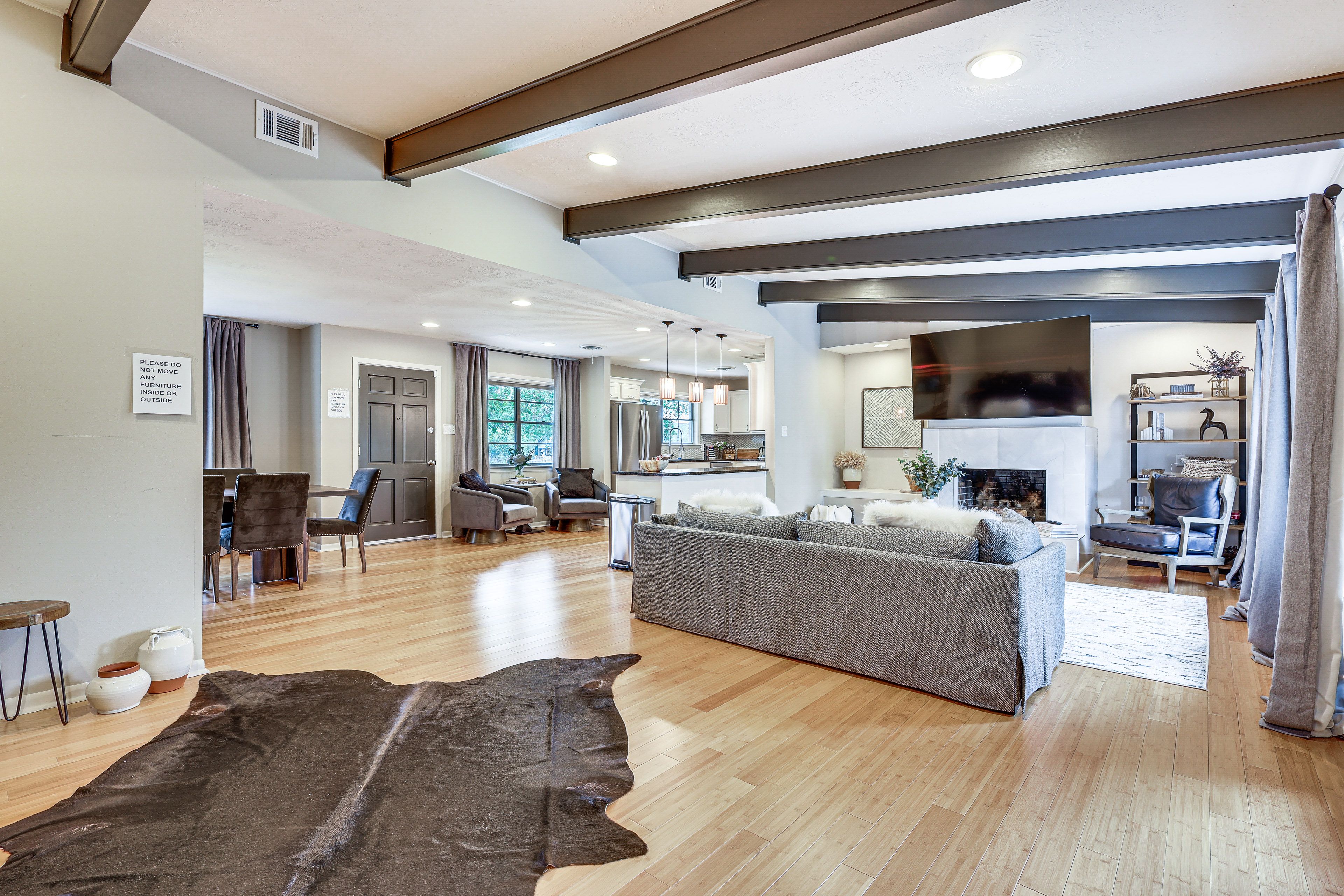 Living Room | Fireplace | Flat-Screen TV