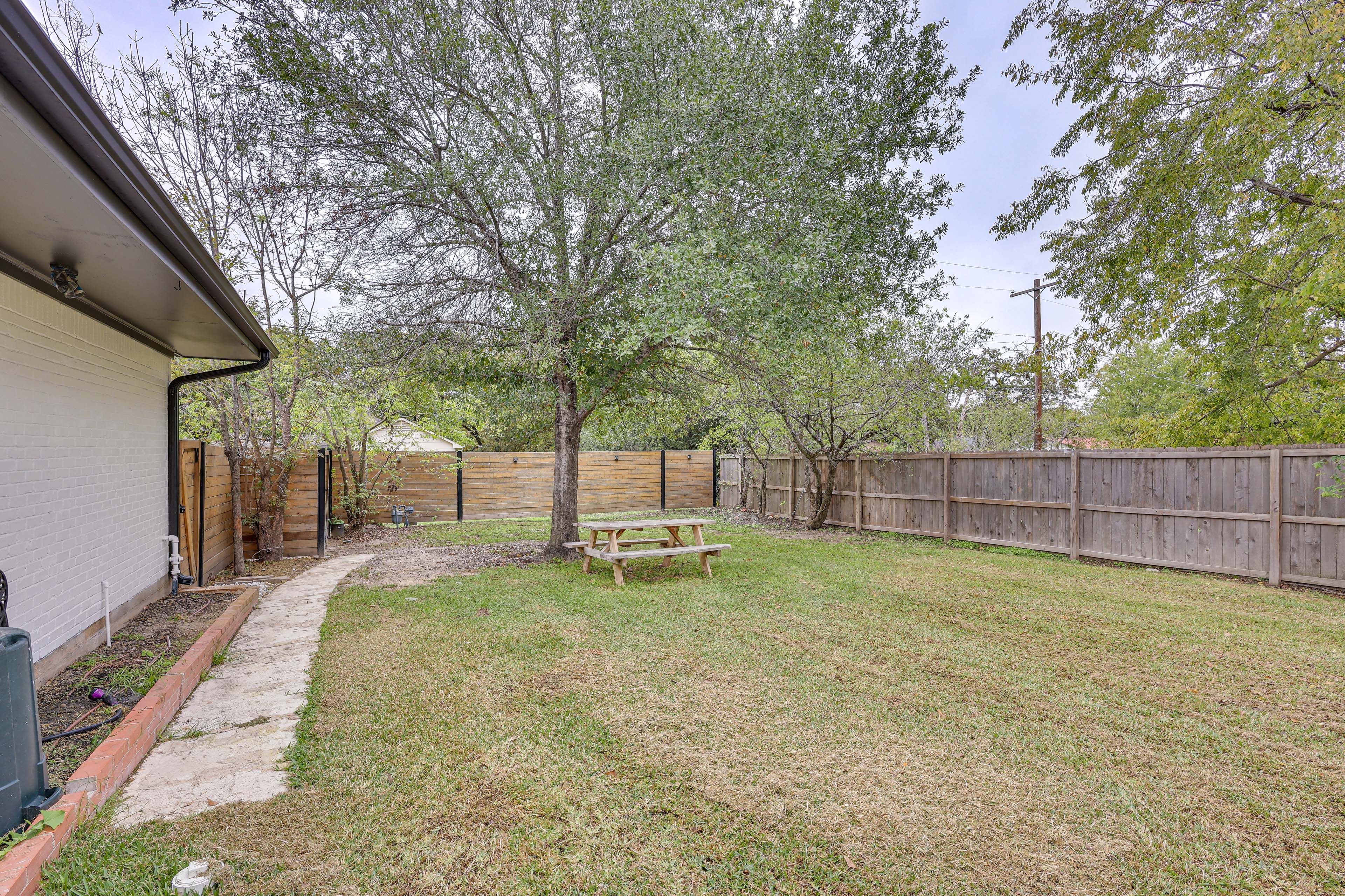 Large Fenced Backyard | Picnic Table