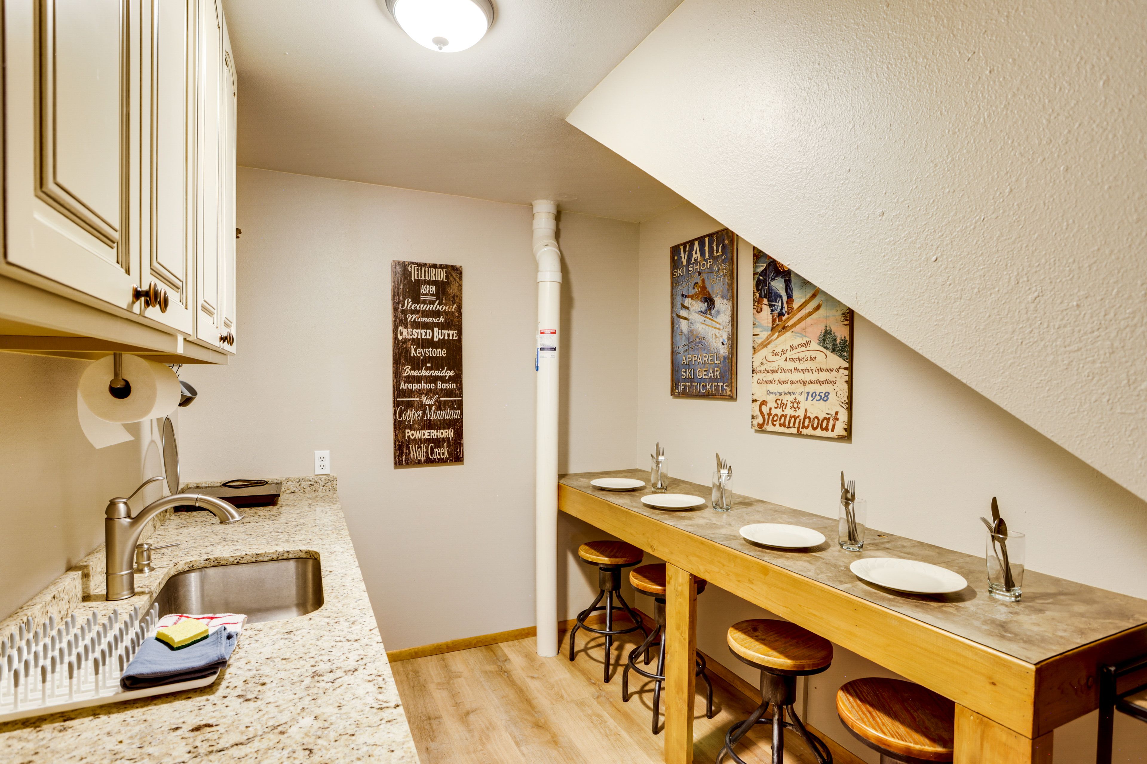 Kitchenette | Lower Level | Keurig/Drip Coffee Maker | Hot Plate