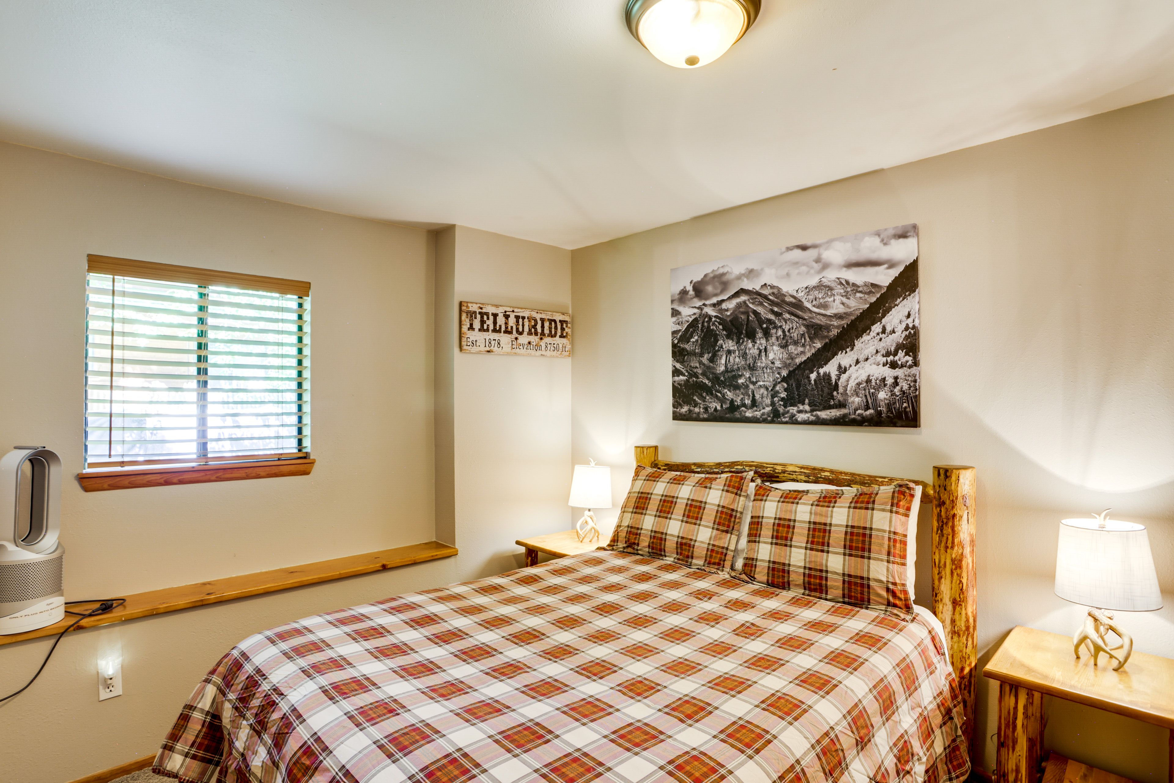Bedroom 1 | Lower Level | Queen Bed | Linens Provided