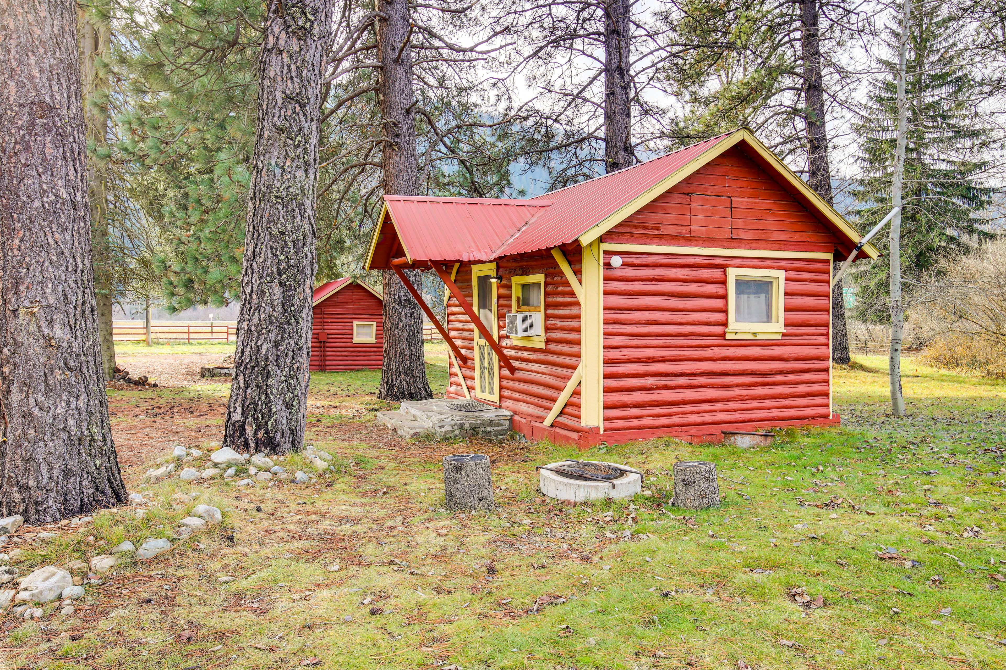 Cabin Exterior | Fire Pit