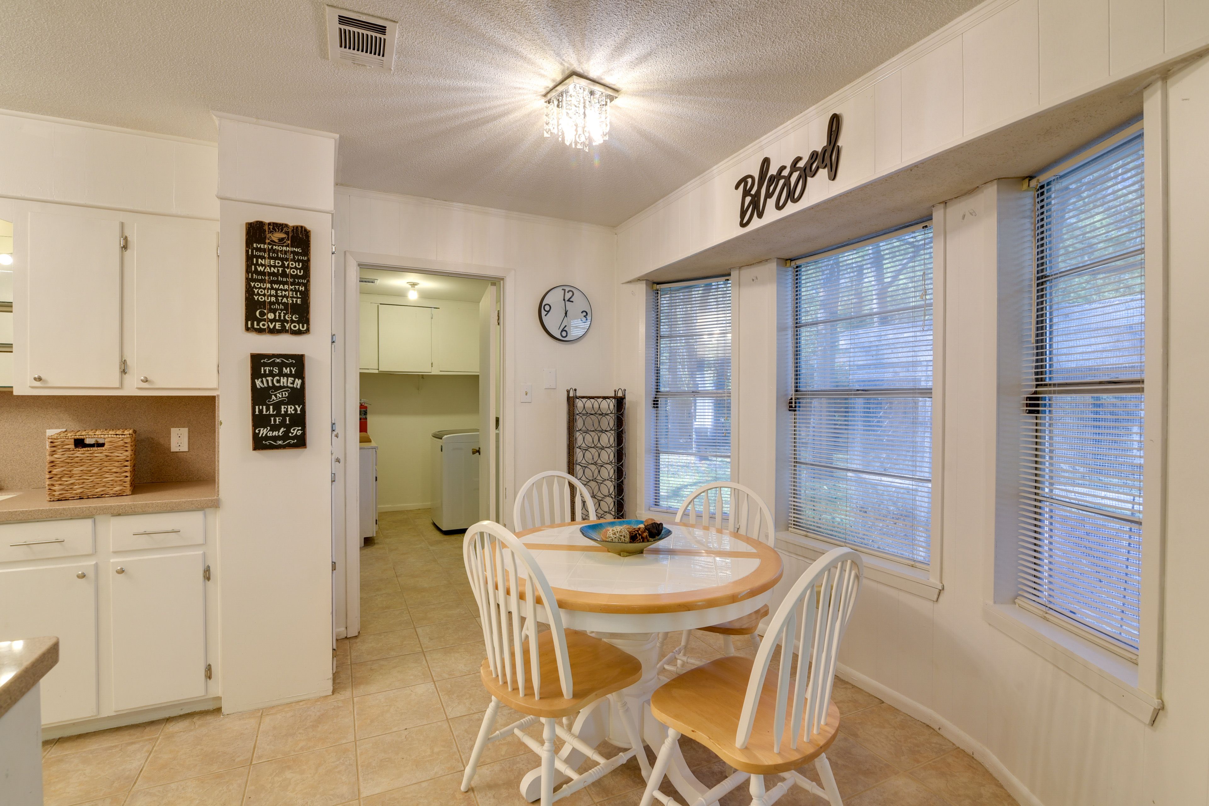 Breakfast Nook | Dishware & Flatware Provided