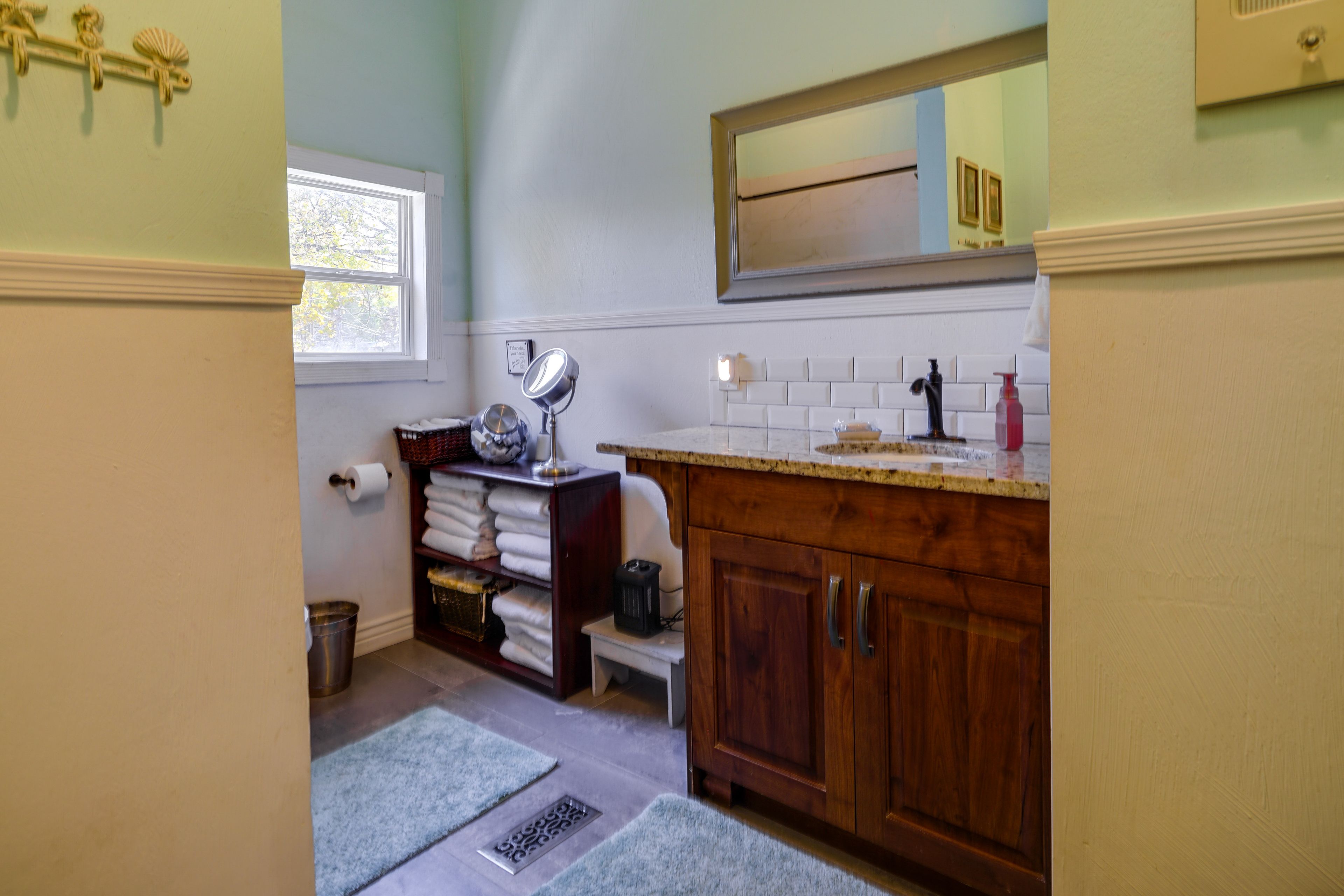Full Bathroom