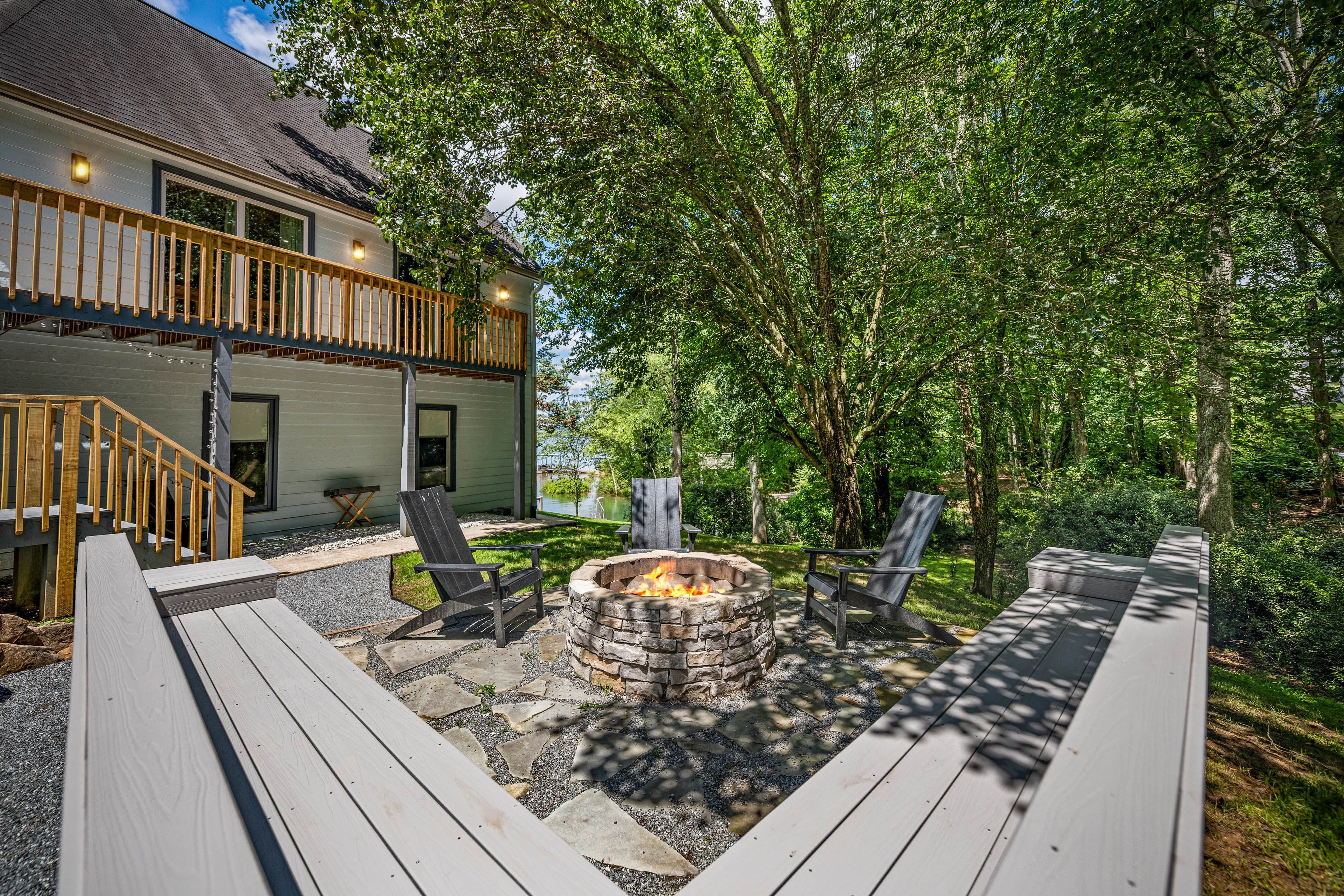 Fire Pit w/ Seating
