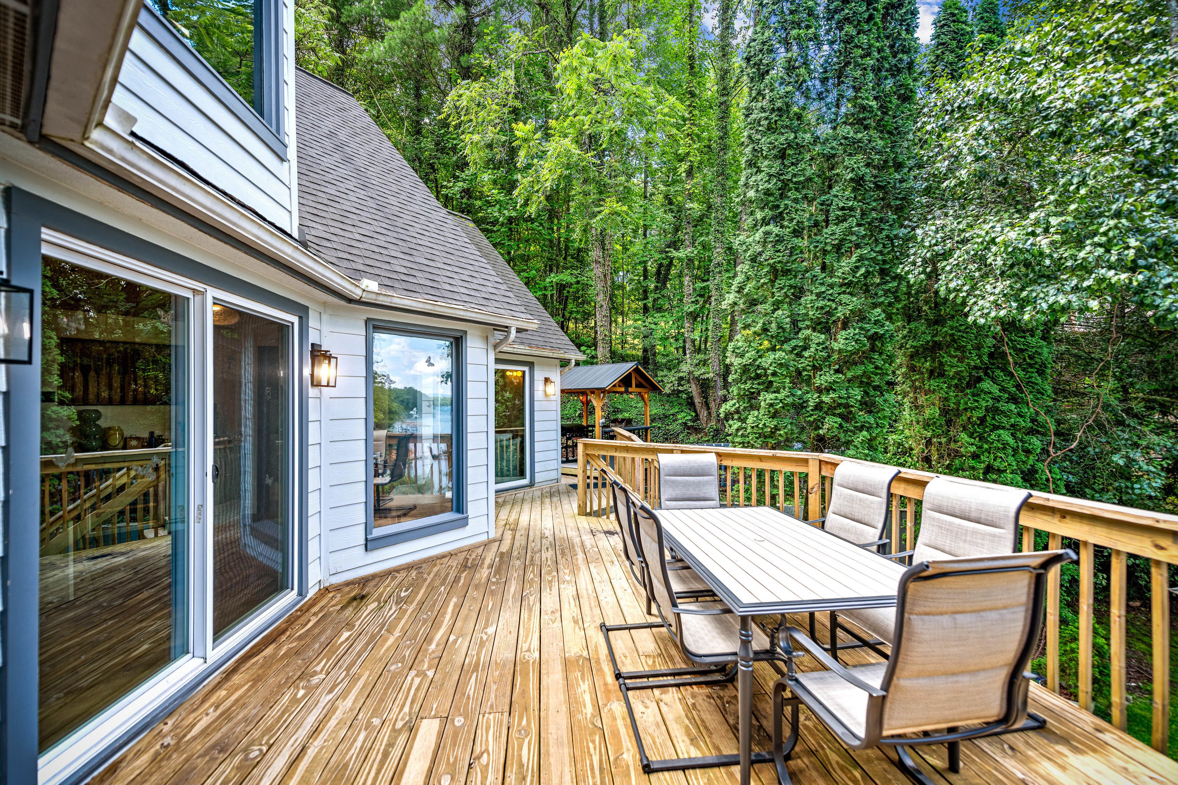 Furnished Deck | Gas Grill
