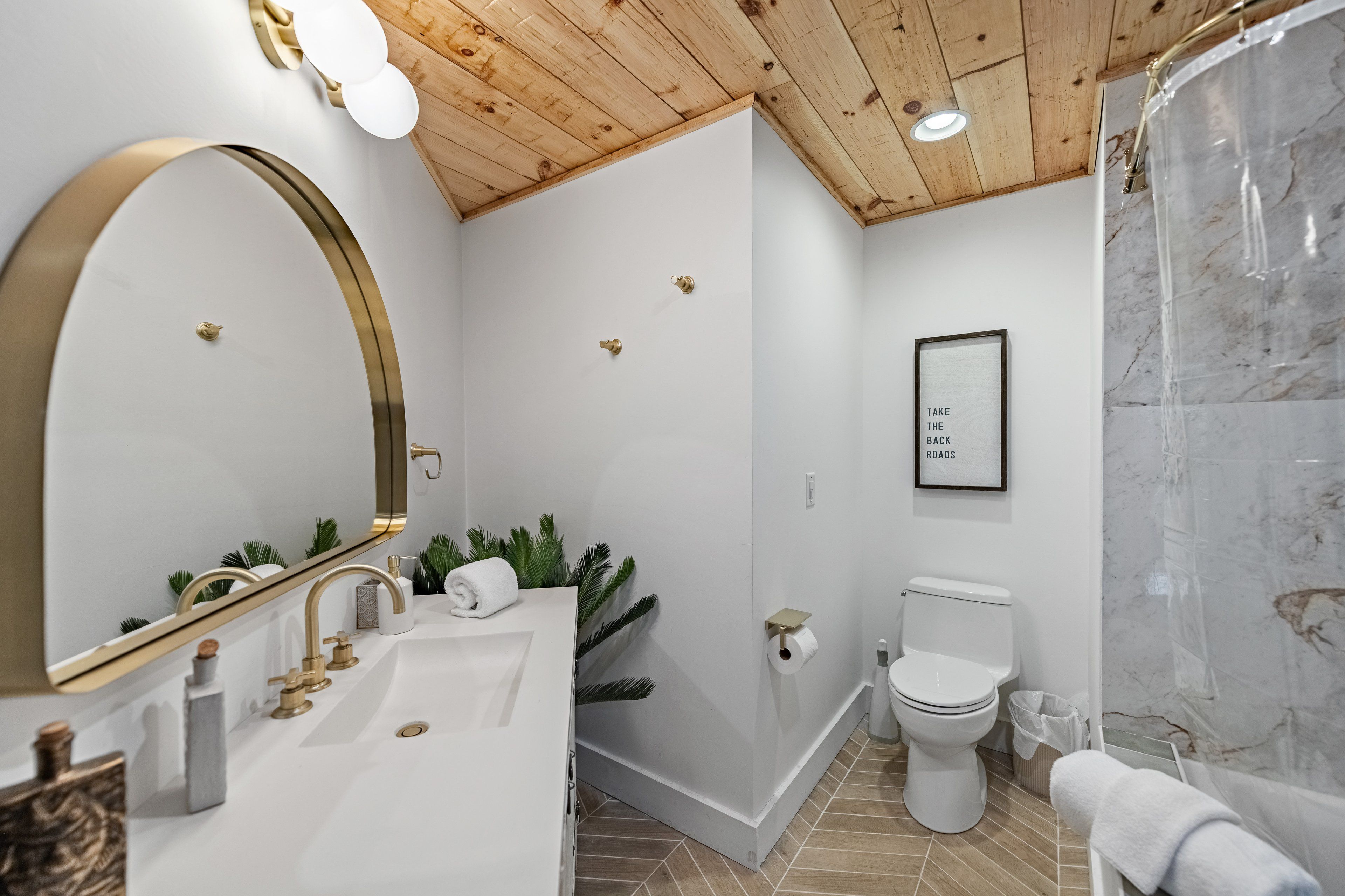 Full Bathroom | Main Level