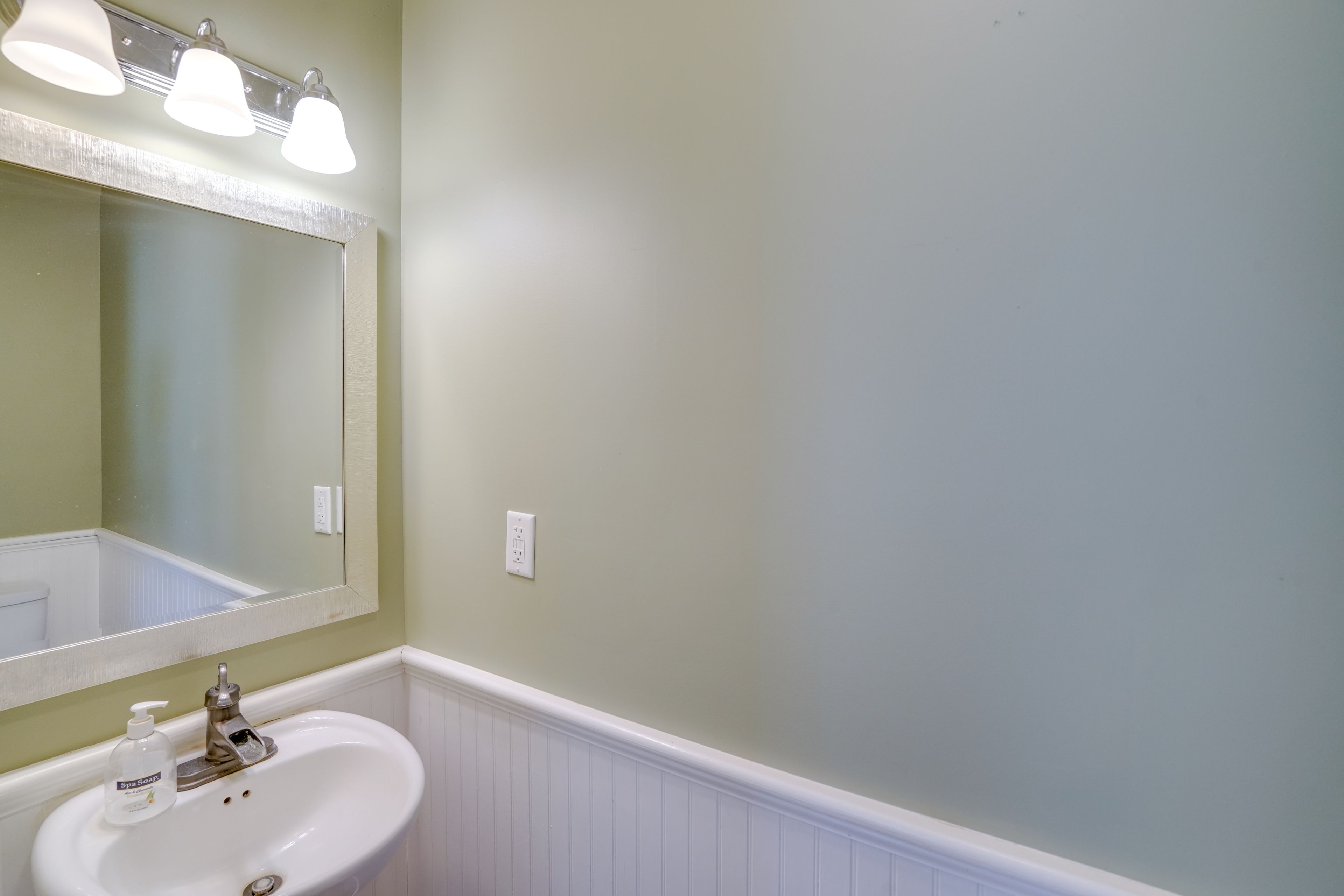 Half Bathroom | 1st Floor