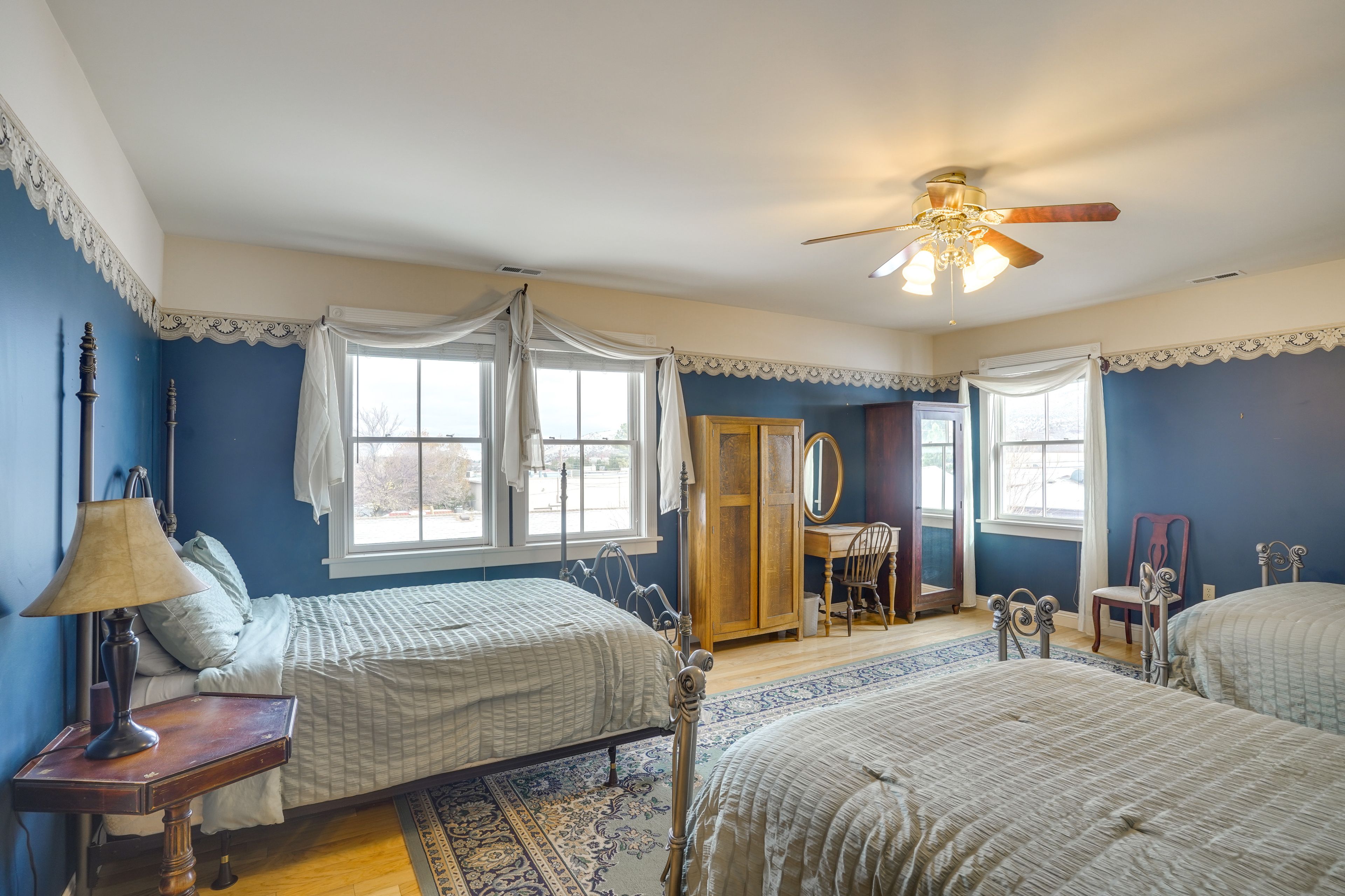 Bedroom 6 | 3 Queen Beds
