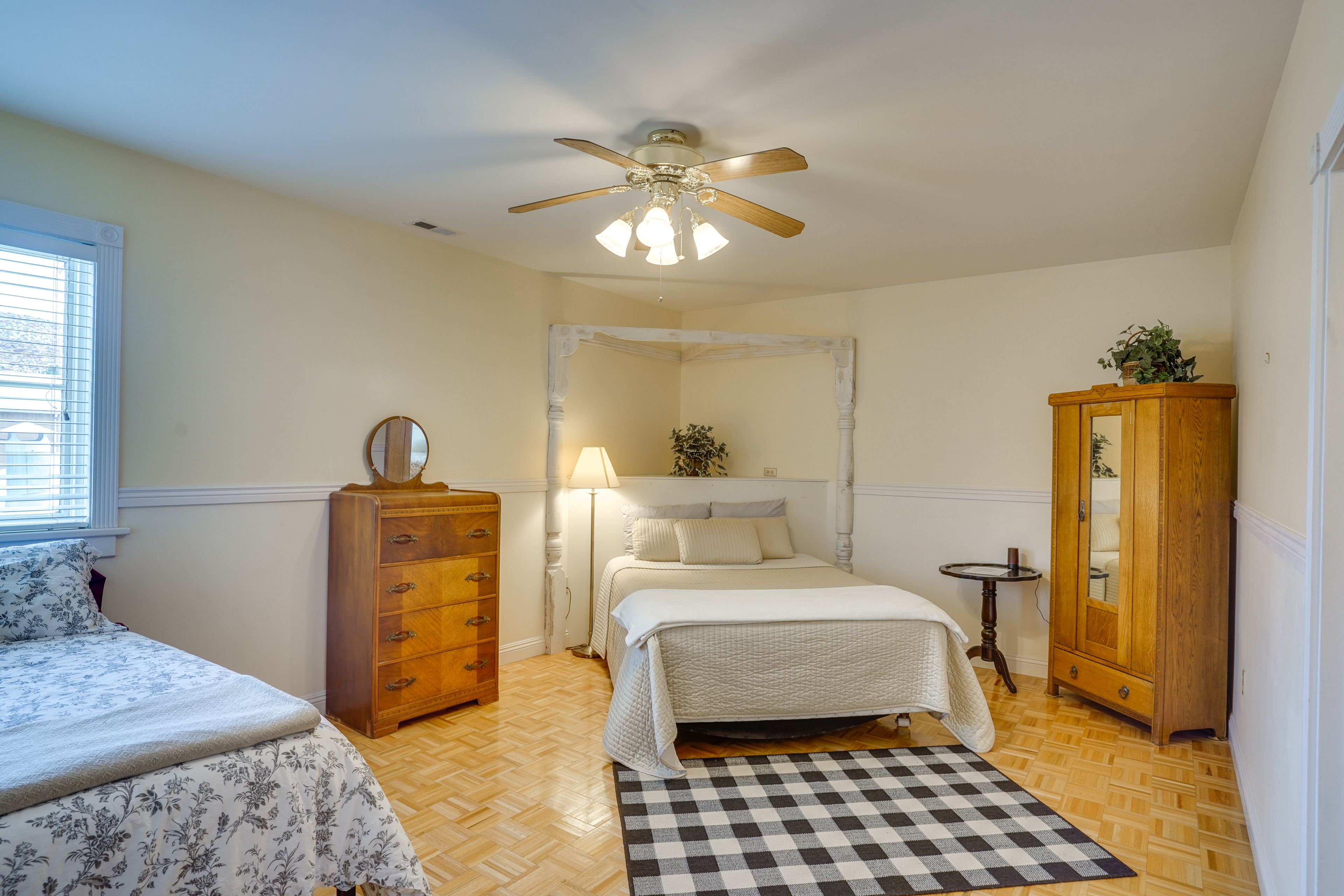 Bedroom 7 | Queen Bed | Full Bed