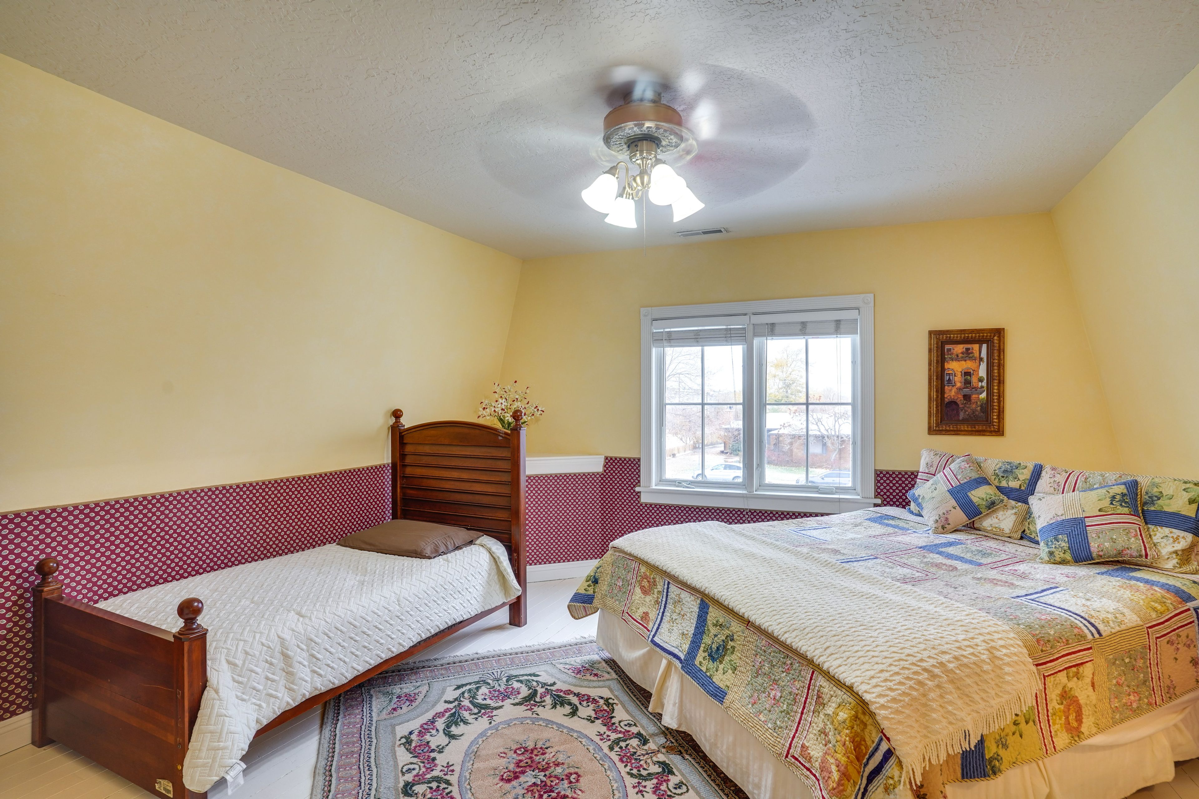 Bedroom 2 | King Bed | Twin Bed