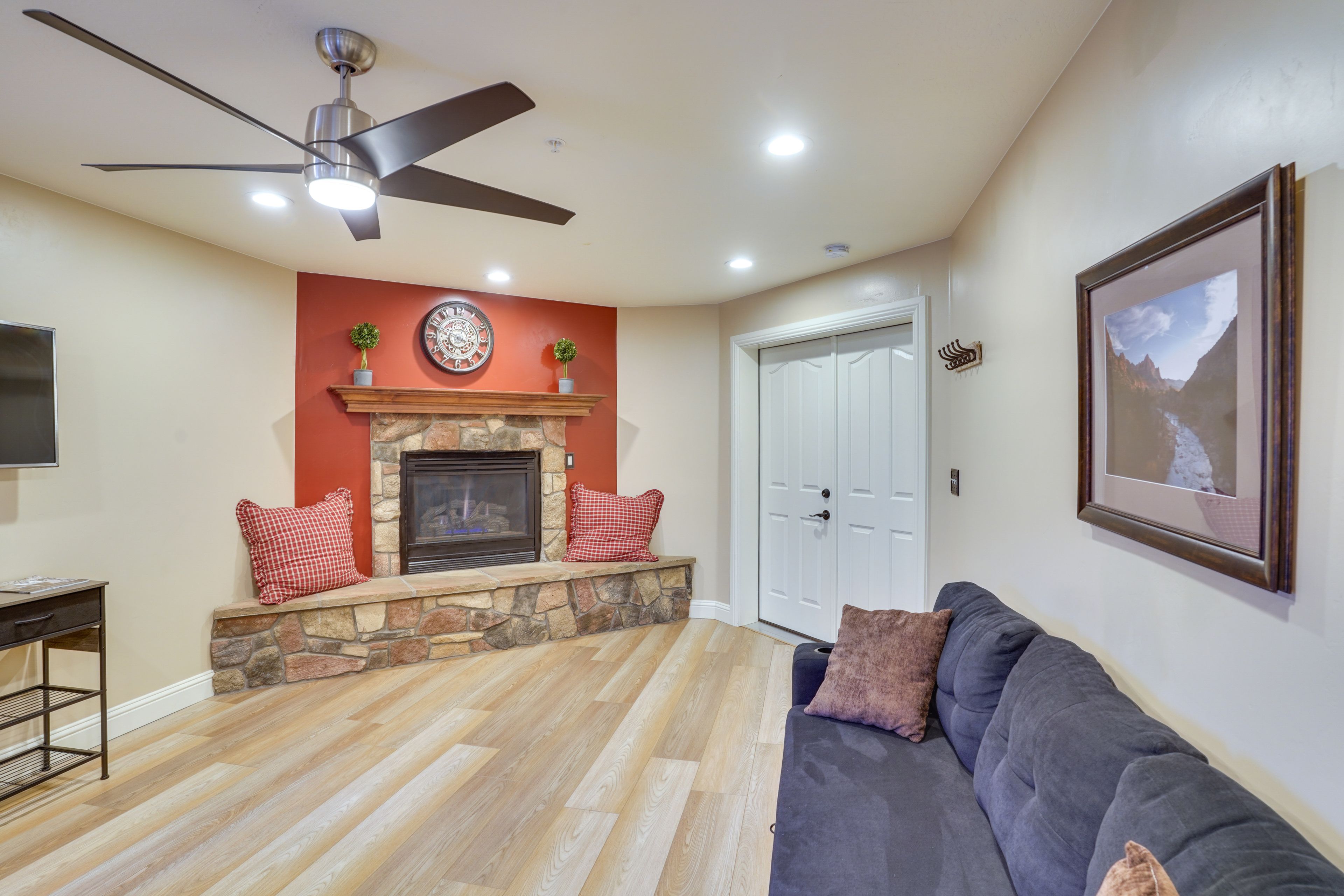 Living Room | Queen Sleeper Sofa | Flat-Screen TV | Fireplace